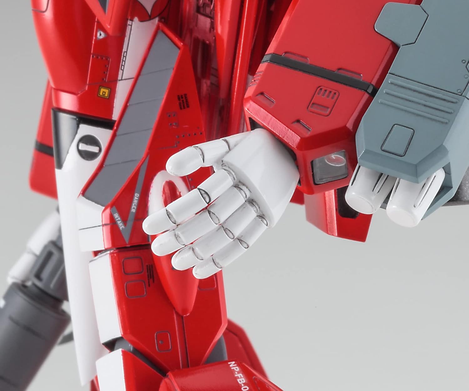 Hasegawa 65882 Macross VF-1J Super Battroid Valkyrie Milia Machine, 1/72 Scale Plastic Model