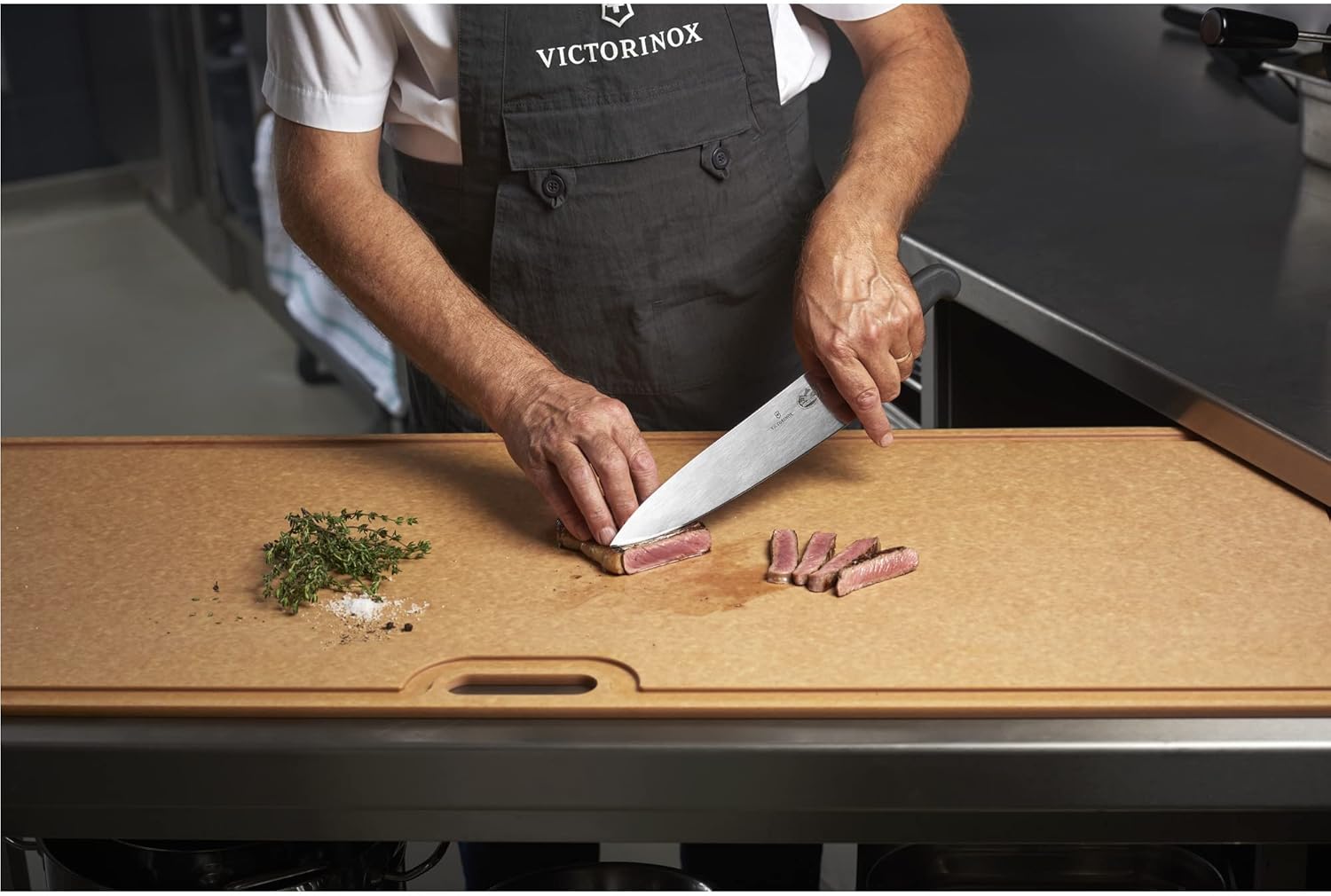 Victorinox 5.2003.22-X1 Fibrox Pro Chef Knife, 8.7 Inches (22 cm), Black, Dishwasher Safe, Professional Smooth Cutting Knife with Ergonomic Non-slip Handle