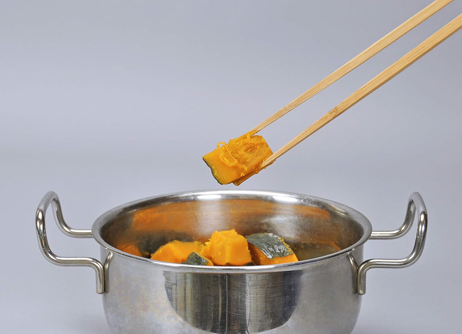 Sakai Sangyo Cooking Chopsticks, Square 13.0 inches (33 cm) (2 Pairs), Approx. 13.0 inches (33 cm), Moso Bamboo (Carbonized) Dishes, Cooking, Durable, Bamboo, Easy to Use, Easy to Grab, Made in Japan