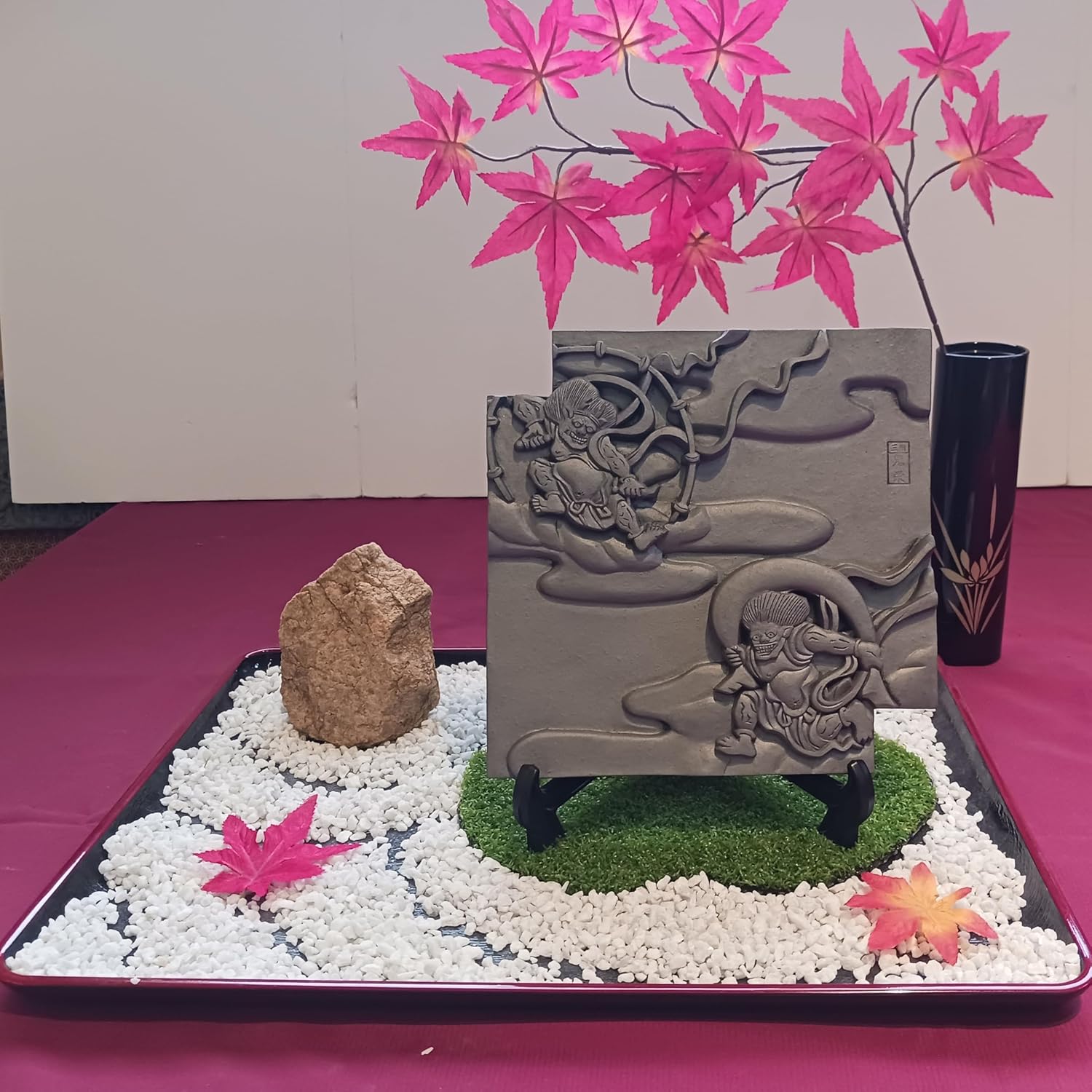 壁掛けアート作品 伝統工芸品（三州鬼瓦） 俵屋宗達『風神雷神図屛風』 和モダン、リビング、ベットルーム、玄関、部屋飾り W×18.5㎝ H×18.5㎝ D×2.0㎝（送料無料商品）
