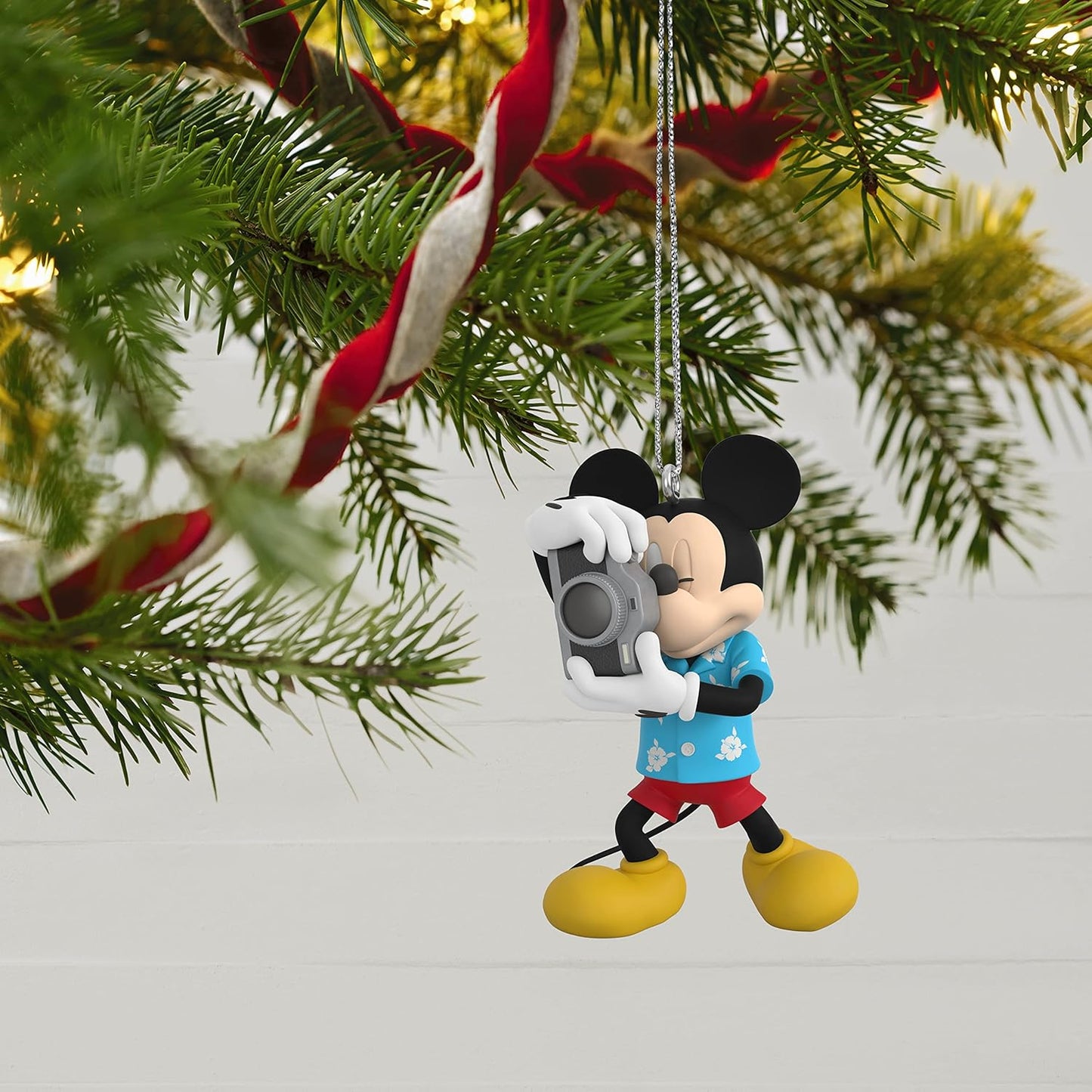 Hallmark Keepsake Adorno de Navidad de plástico 2022, Disney Todo sobre Mickey! Turista Mickey