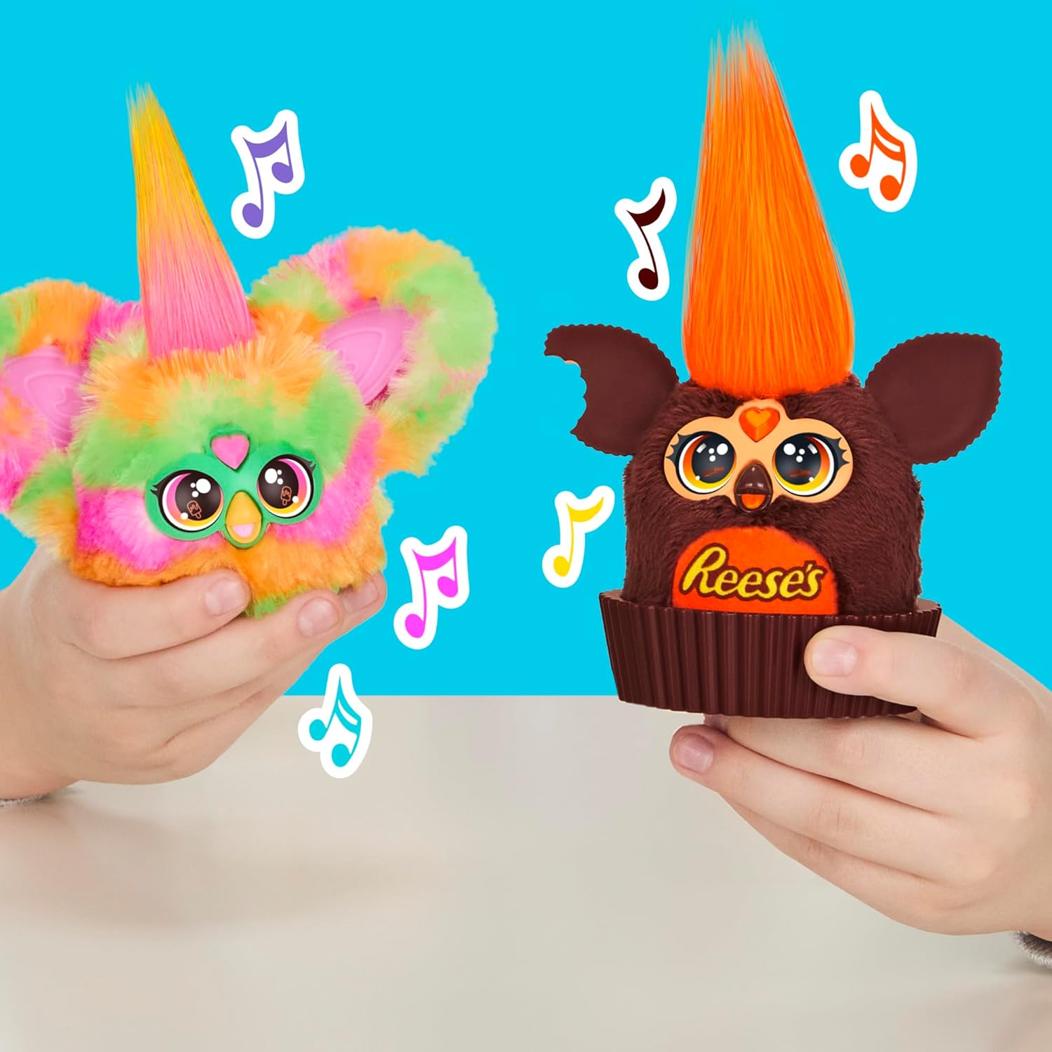 FURBY Furblets REESE'S - Taza de mantequilla de maní pequeña de felpa electrónica de 3 pulgadas, juguetes de caramelo para niños de 6 años en adelante