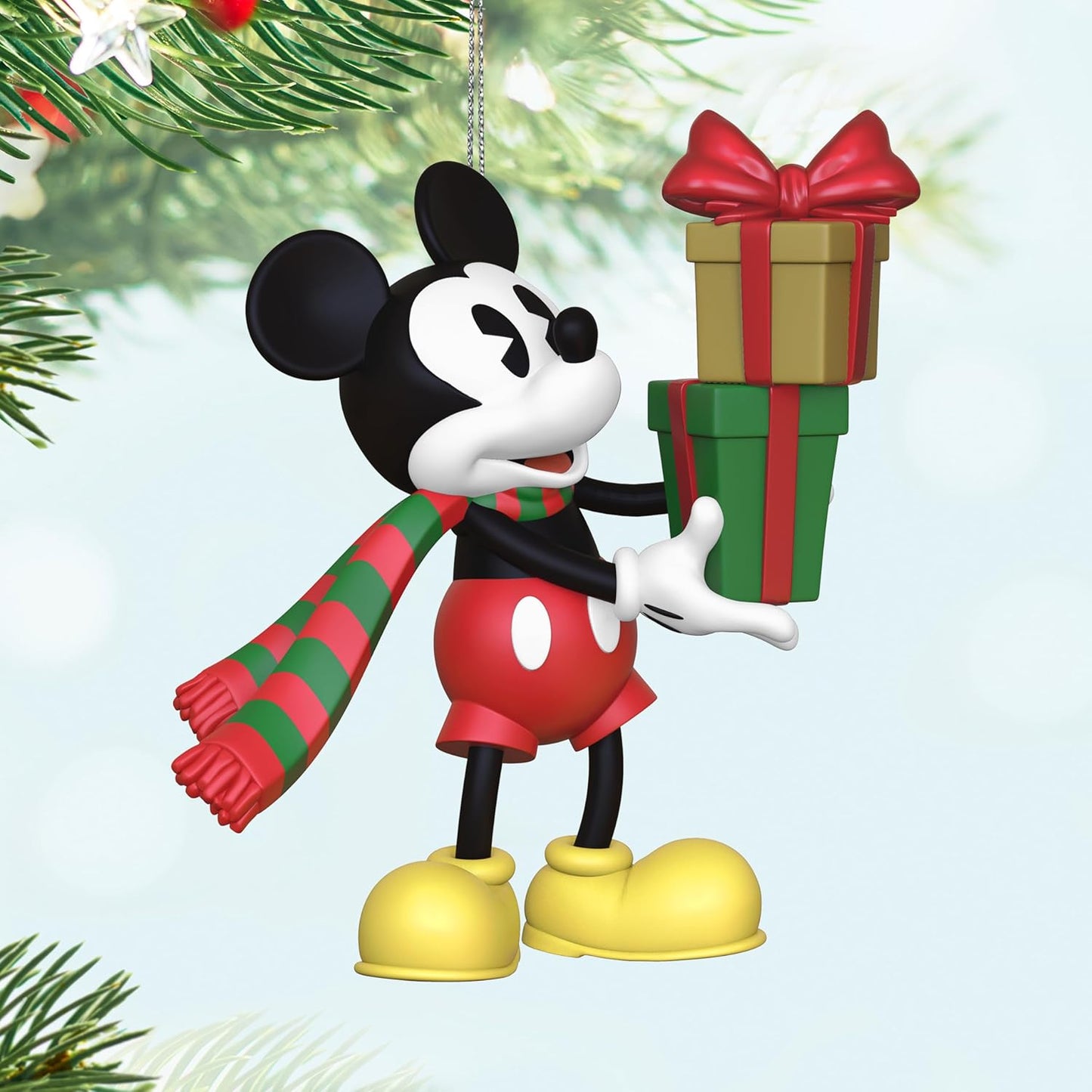 Hallmark Keepsake Mini adorno de Navidad de 1.16 pulgadas, entrega especial de Mickey Mouse de Disney, regalos para fanáticos de Disney