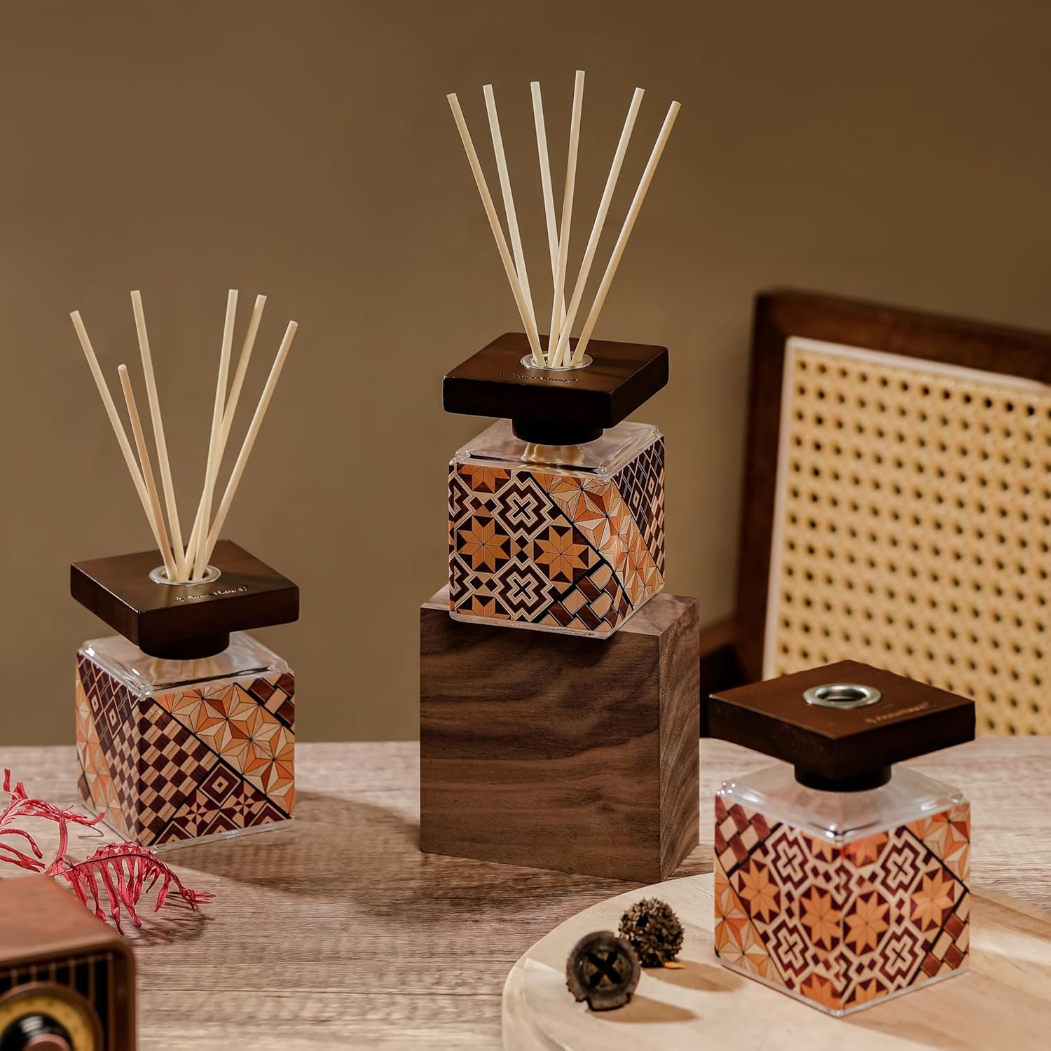 Aroma Naturals Reed Diffuser with Marquetry Pattern Sheet Room Fragrance Present Gift 150ml (White Tea)
