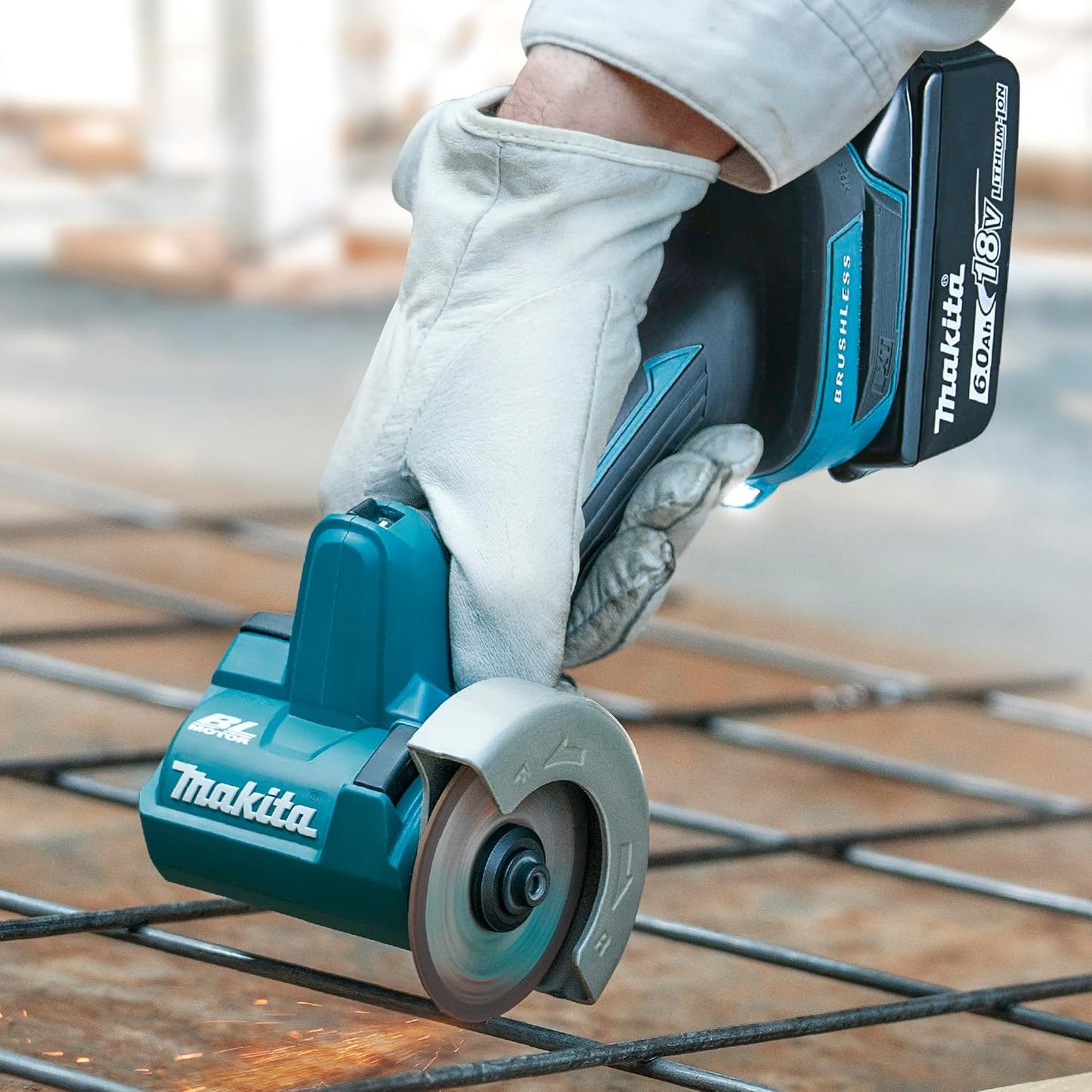 Makita 3 Inches (76 mm) Rechargeable Compact Cutter 18 V; Battery and Charger Sold Separately; MC300DZ