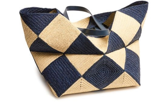 LOEWE Puzzle Fold Diamond XXL Tote in raffia - Image 6