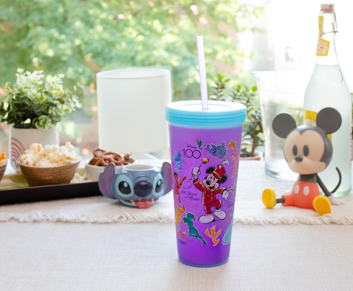 Disney Vaso de viaje de plástico que cambia de color de Mickey Mouse del 100 aniversario, incluye popote reutilizable y tapa resistente a fugas, capacidad para 20 onzas