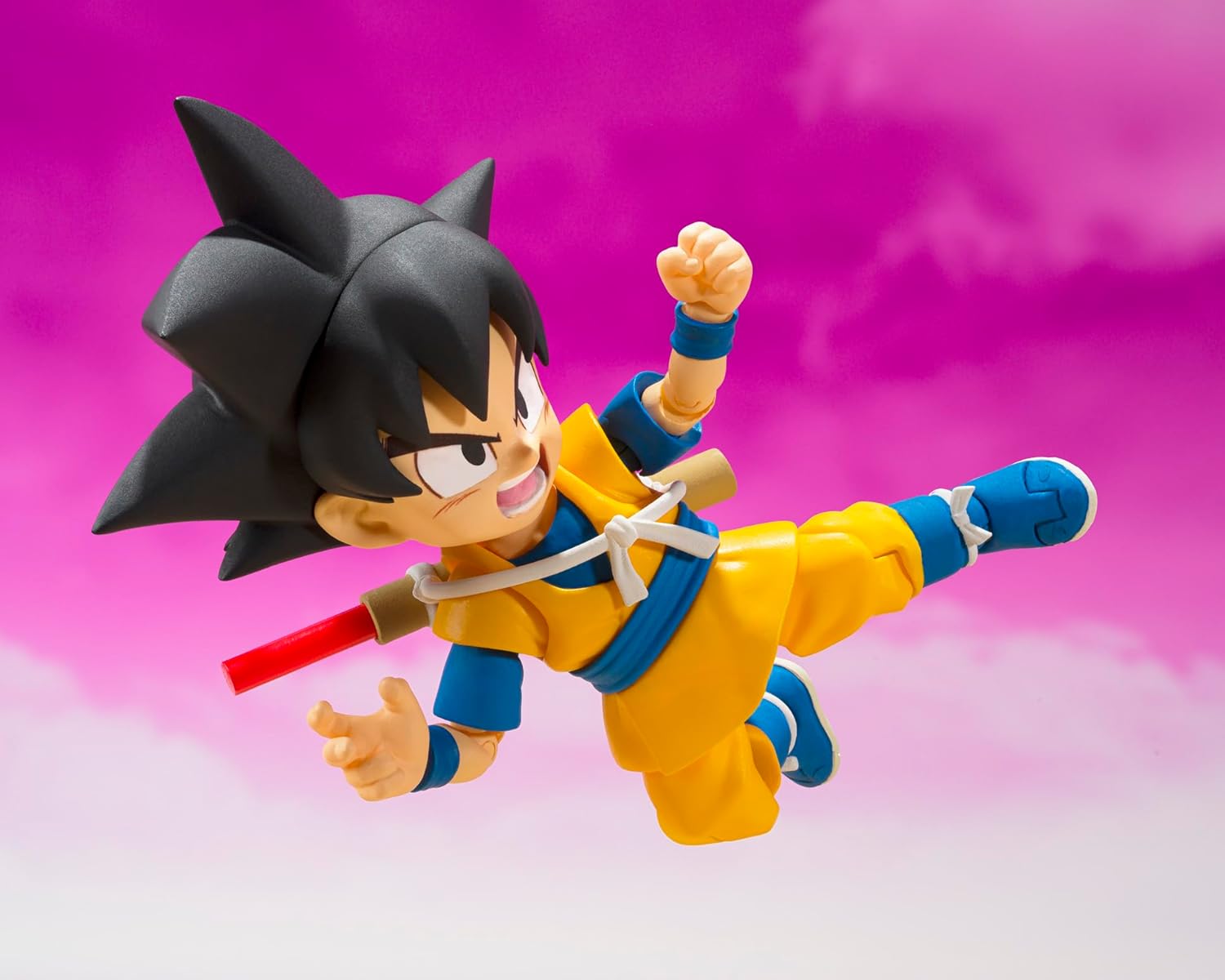 BANDAI SPIRITS S.H. Figuarts Dragon Ball DAIMA Son Goku (Mini) - DAIMA- Approx. 2.8 inches (70 mm), PVC & ABC, Pre-painted Action Figure