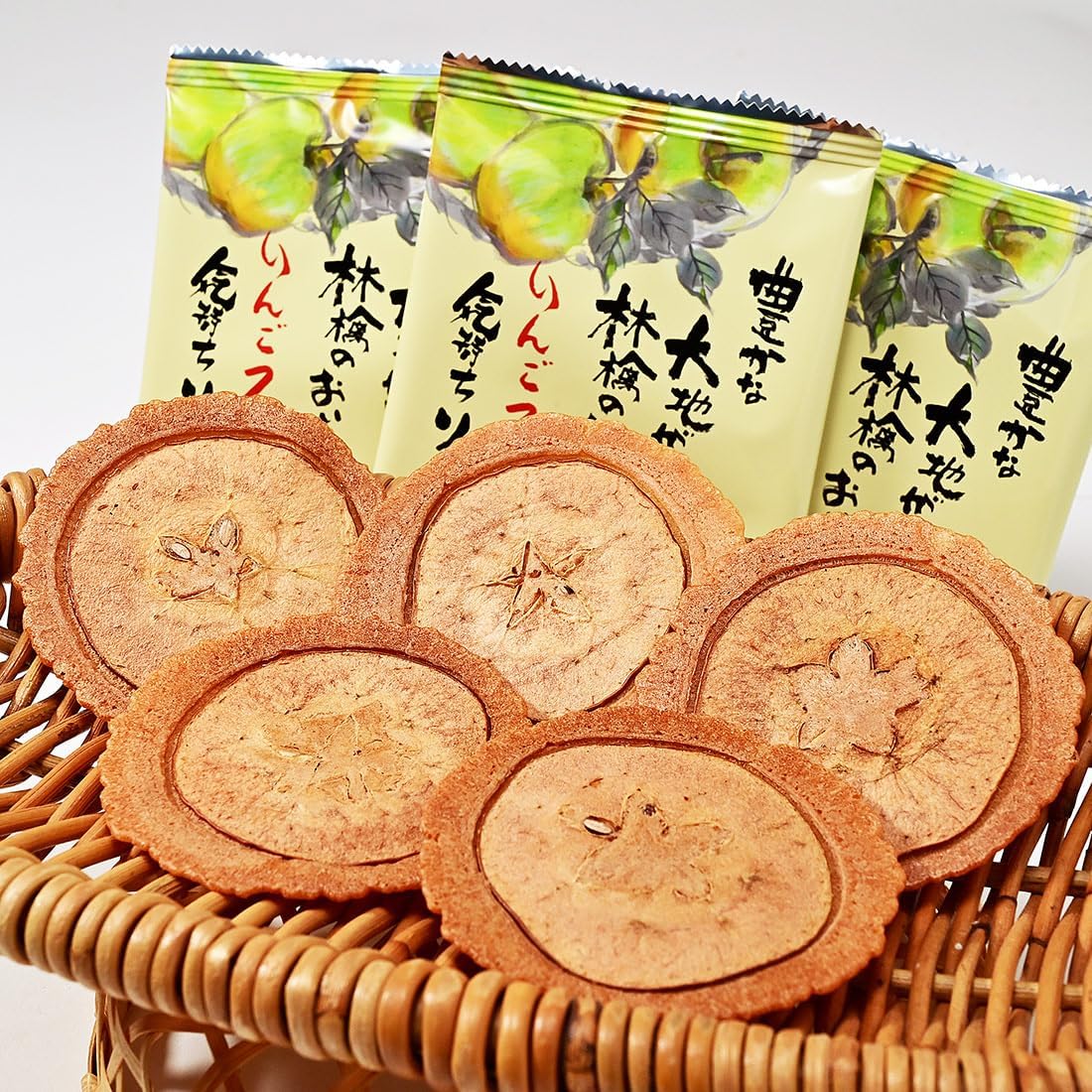 Apple Maiden Matsuzawa Souvenir That You Can Enjoy The Taste of Apples (1 Box, 16 Pieces)