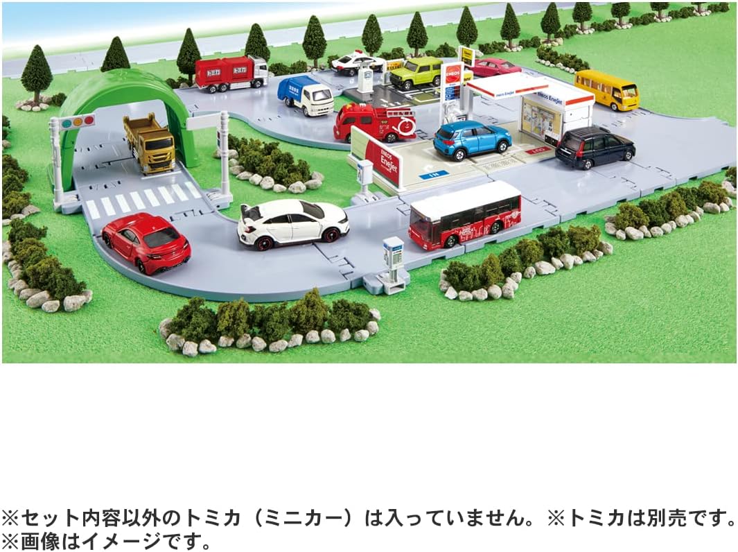 Takara Tomy Tomica Lots of Buildings and Roads! Tomica Town Set (with Tomica) Mini Car Toy for Ages 3 and Up