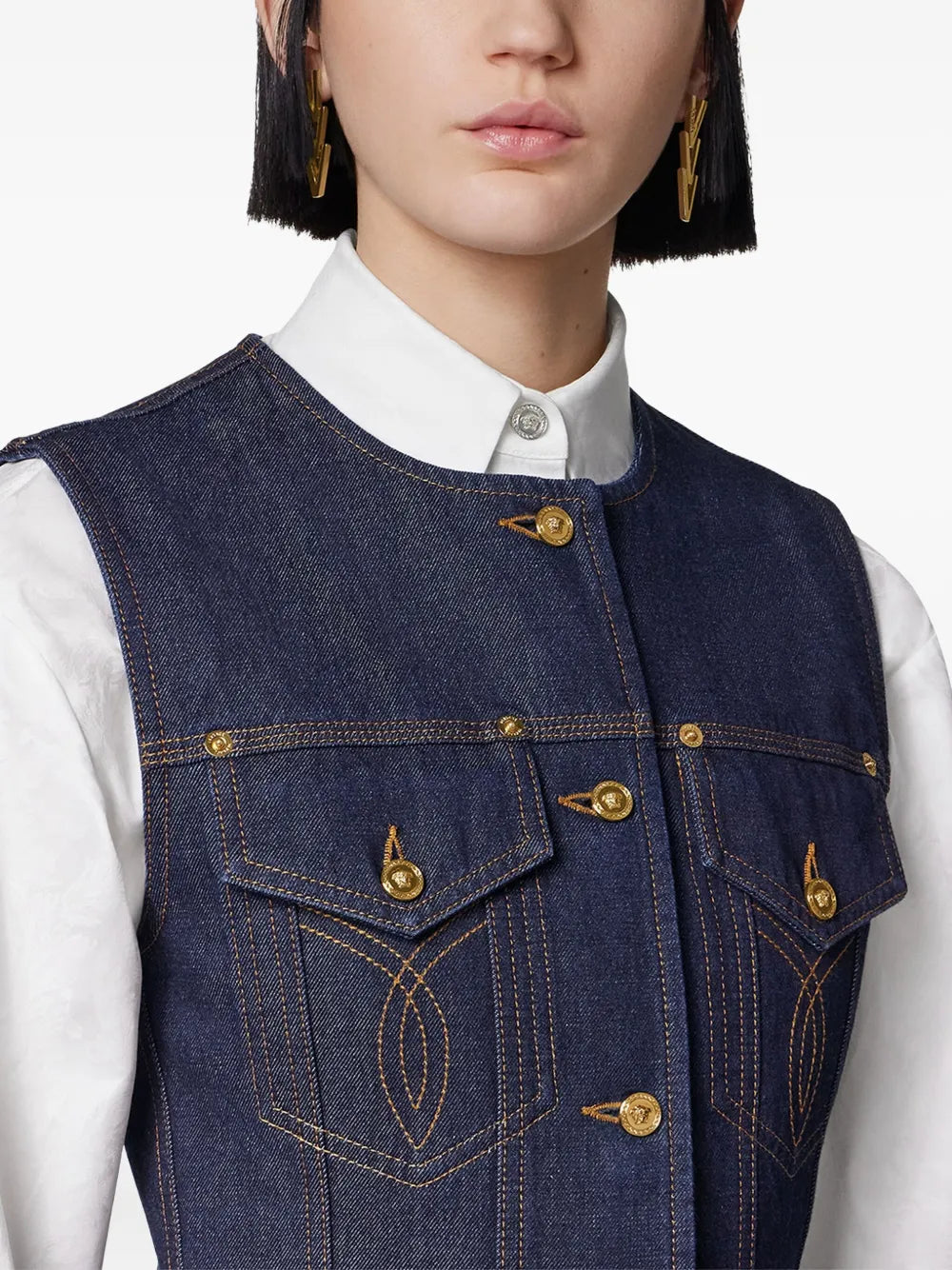 Versace ヴェルサーチのデニムベストボタン付き - Image 6