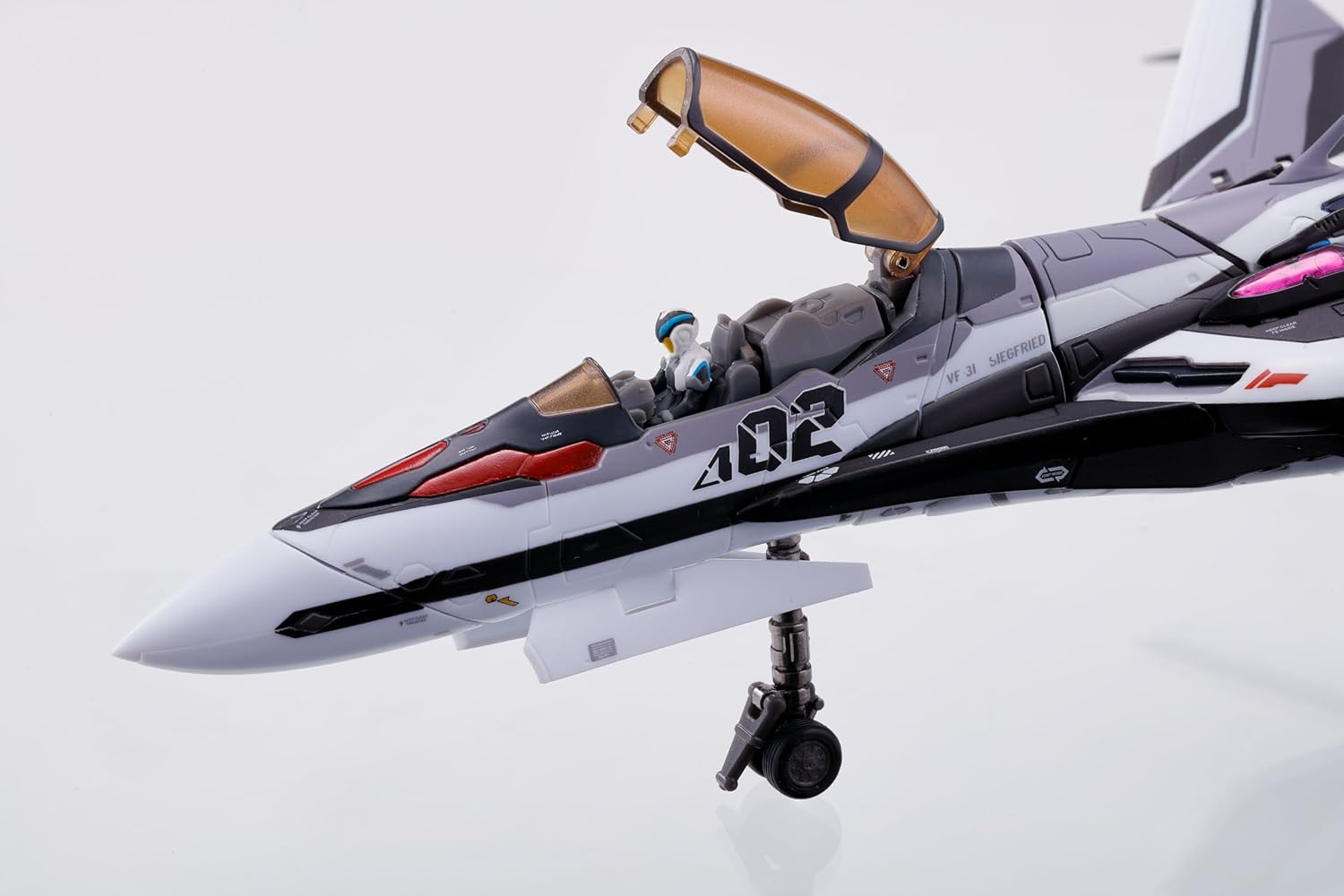 DX Chogokin Macross Delta VF-31F Siegfried (Messer Yee Les felt machines) approx. 10.2 in. (260mm) die-cast, ABS and PVC, painted action figure