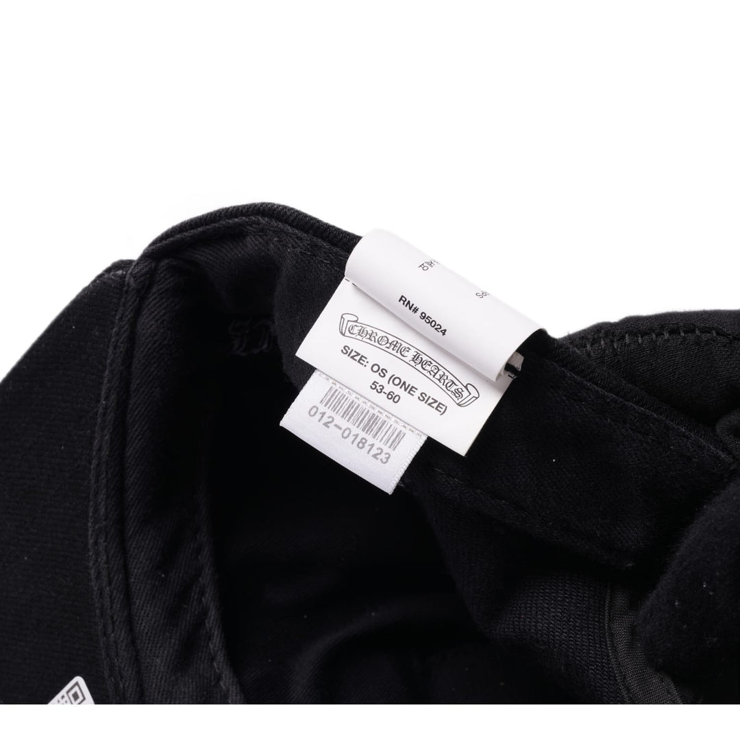 CHROME HEARTS EMBROIDERED FLEUR SCROLL LOGO HAT