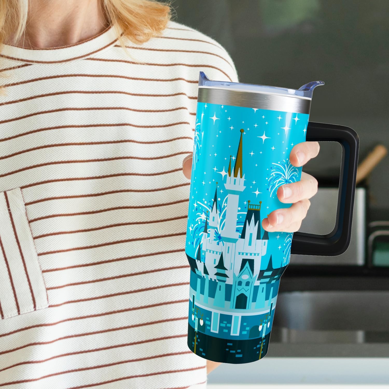 Vaso de 30 onzas con diseño de castillo de dibujos animados, con asa, tapa y pajilla, vaso aislado de acero inoxidable, taza de café de viaje con fuegos artificiales, regalo de cumpleaños, Navidad