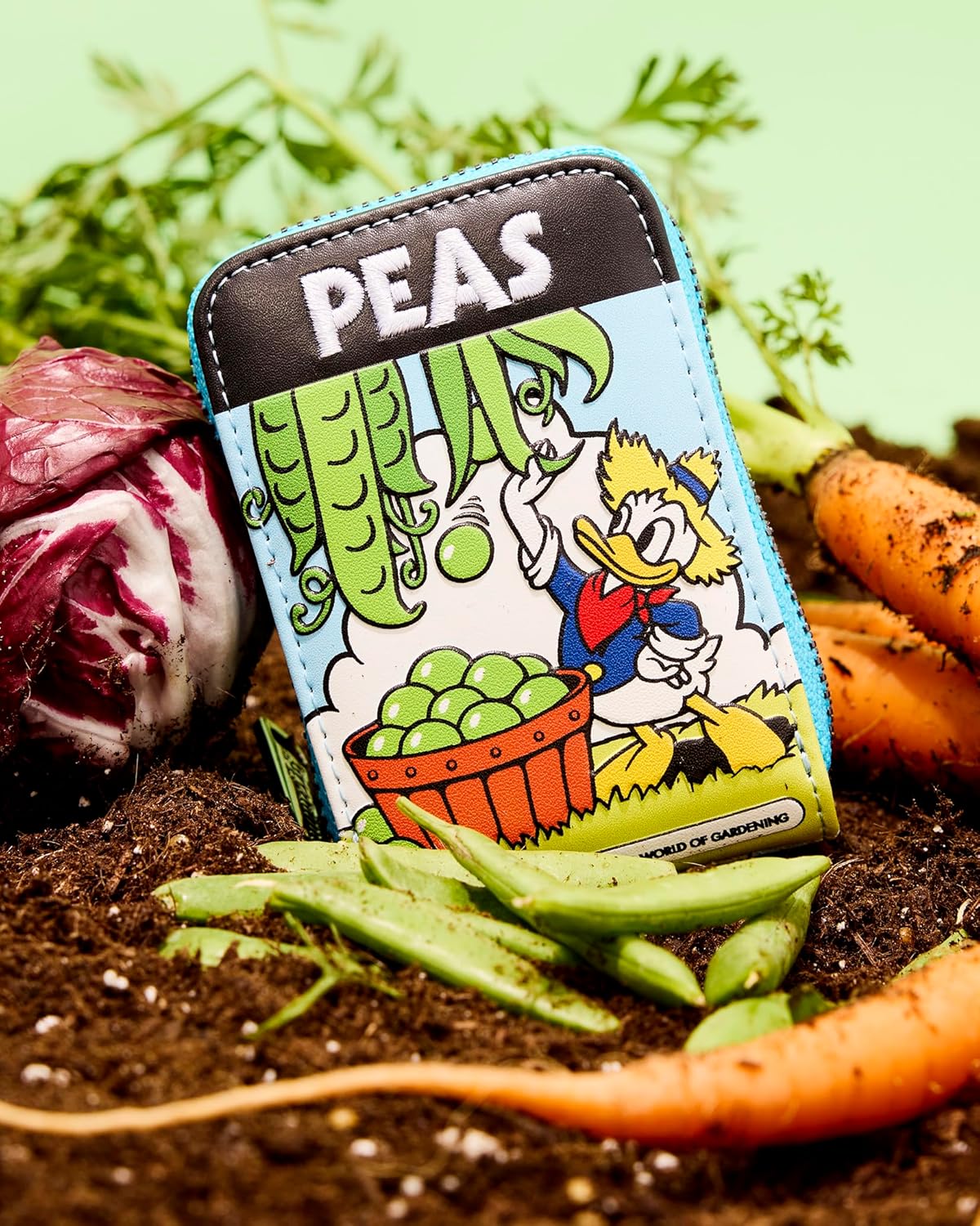 Loungefly Archivos de Disney: Billetera para el Día de la Tierra 'Walt Disney's Wonderful World of Gardening', exclusiva de Amazon