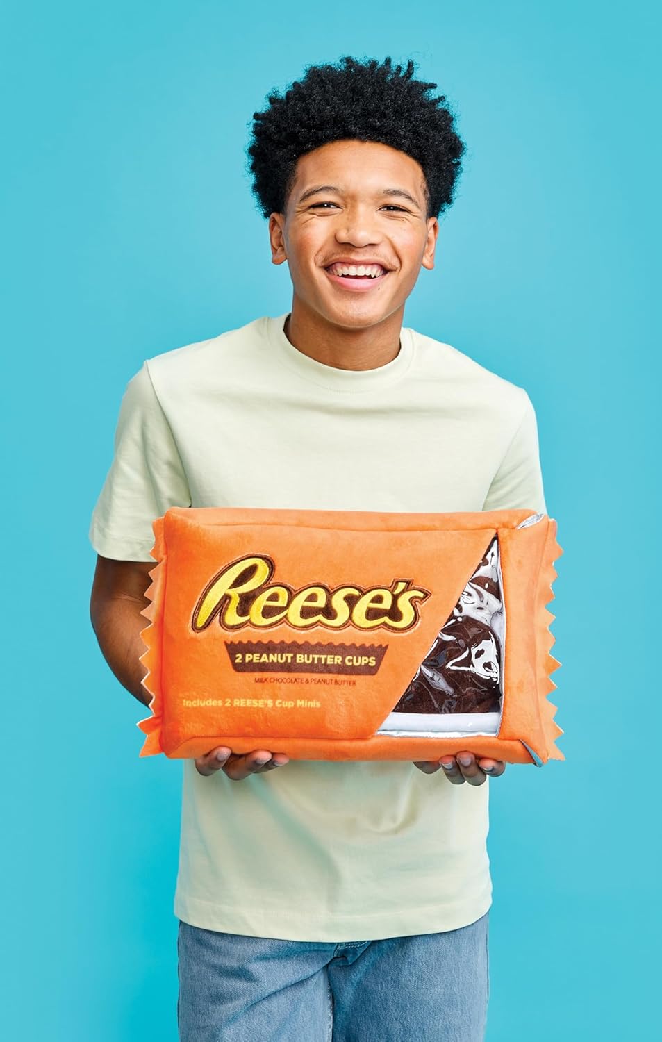 iscream Reese's Peanut Butter Cups Package Juego de Almohadas de 19" x 8.5" con Dos Tazas de Peluche