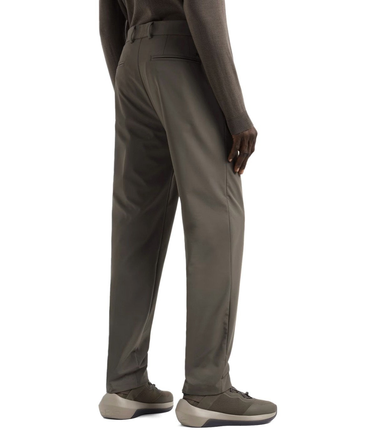 Emporio エンポリオ・アルマーニは必須の茶色のズボンを旅行します - Image 6