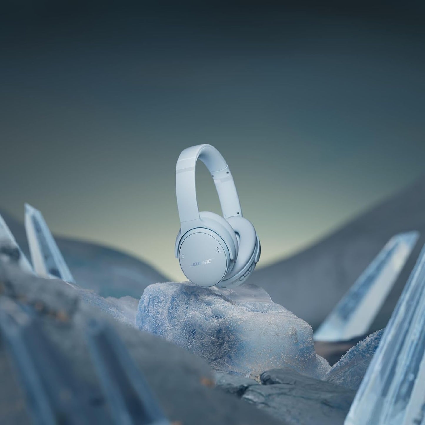 Bose QuietComfort Headphones LE Fully Wireless Headphones, Noise Cancelling, Bluetooth Connectivity with Microphone, Up to 24 Hours Playtime, Fast Charging, Ice Blue