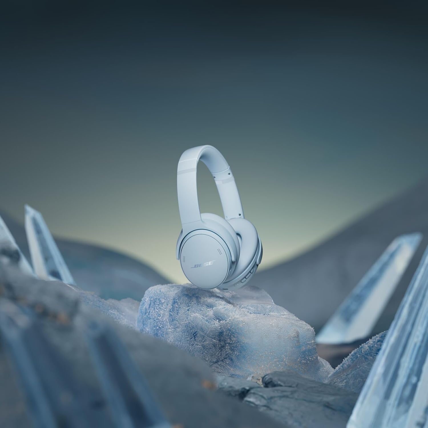 Bose QuietComfort Headphones LE Fully Wireless Headphones, Noise Cancelling, Bluetooth Connectivity with Microphone, Up to 24 Hours Playtime, Fast Charging, Ice Blue