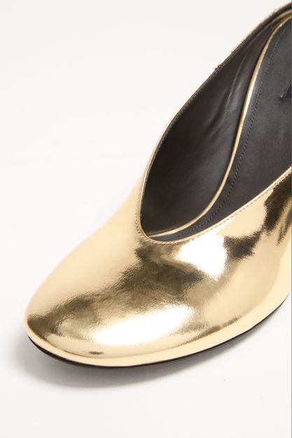 GIVENCHY Sculpted heeled mules in mirror effect leather - Image 6