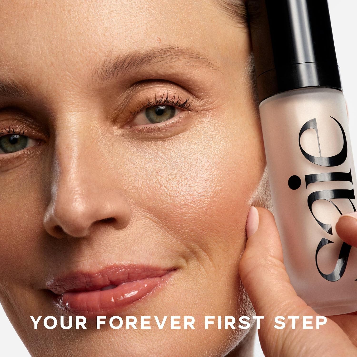 Saie Glowy Super Gel - Prebase de Maquillaje Hidratante y Suero Iluminador Enriquecido con Vitamina C y Aceite de Escualano - Iluminador Líquido para Todo el Rostro para una Piel de Vidrio Instantánea