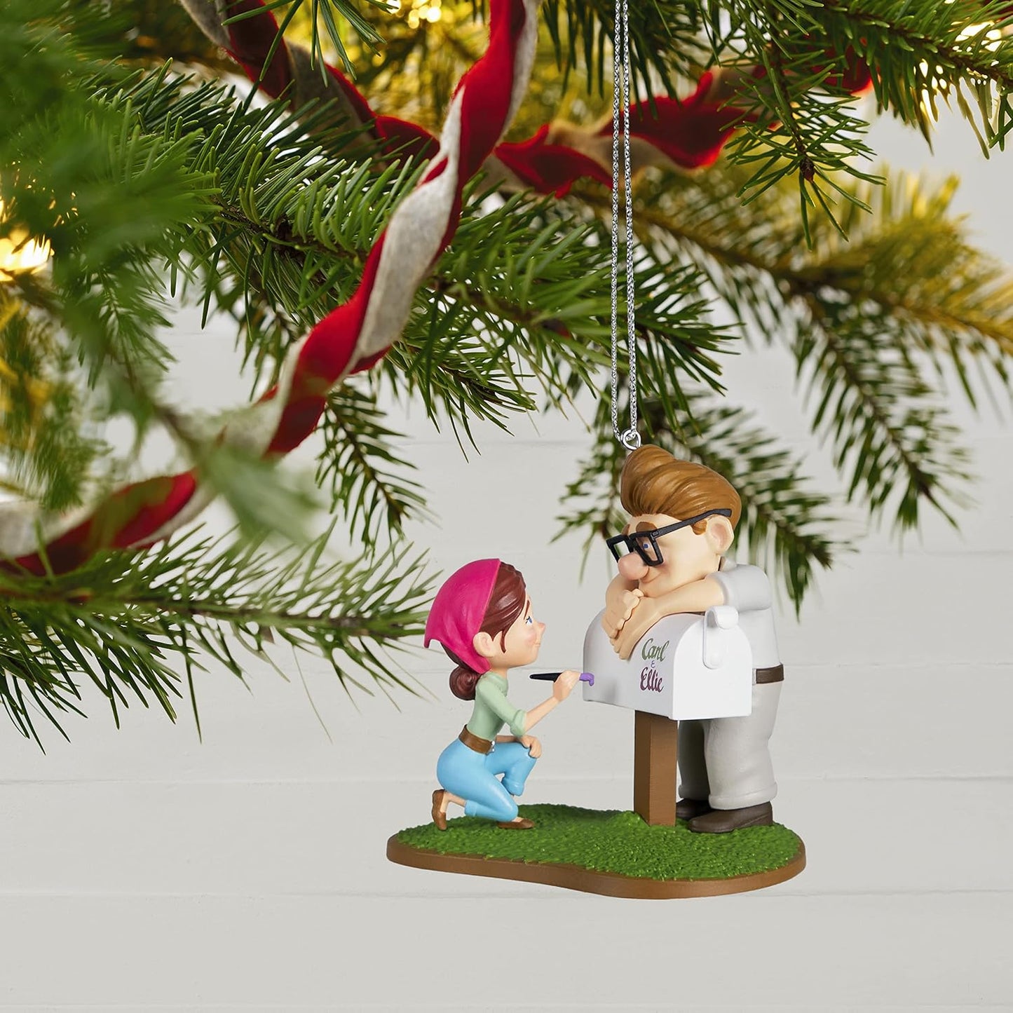Hallmark Keepsake Adorno navideño de plástico 2022, Disney/Pixar Up Carl & Ellie