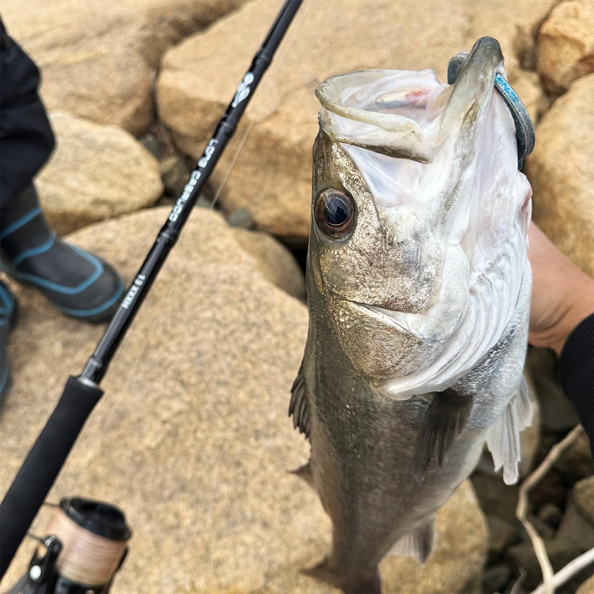 Orludo Fishing Tackle Rod Long Castled 13ft XXXH 3 Piece Shore Jigging Shore Casting Rock Shore Akiaji Casting Compatible Model qb300117