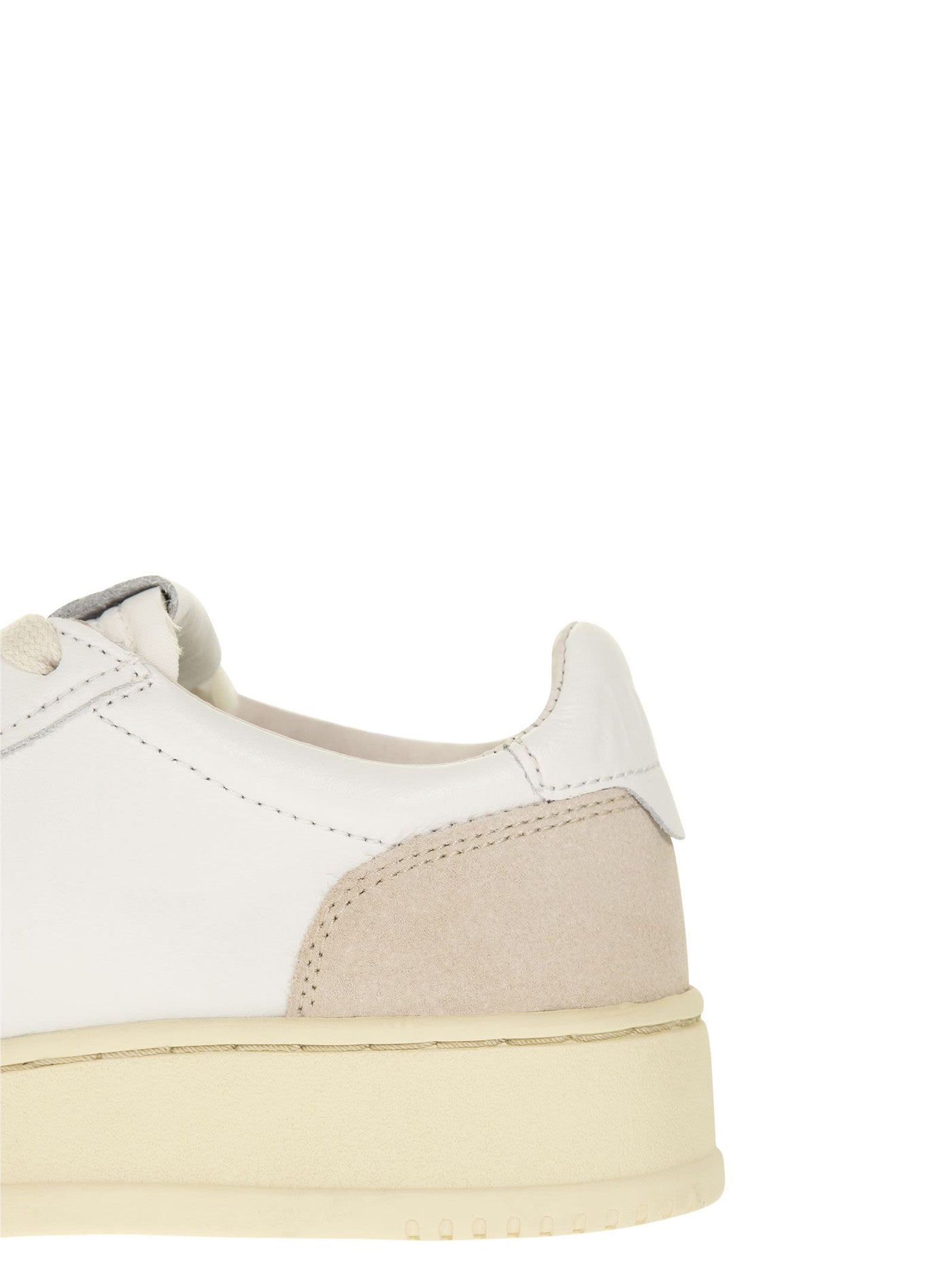 Autry Medalist Low LeatherとSuede Sneakers - Image 7