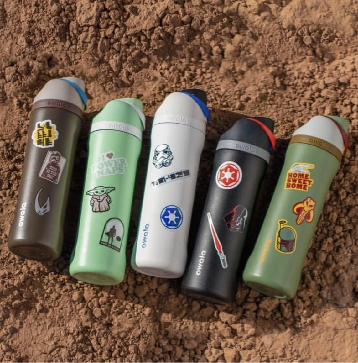 Owala Star Wars FreeSip - Botella de agua aislada de acero inoxidable con popote para deportes y viajes, sin BPA, 24 onzas, Darth Vader