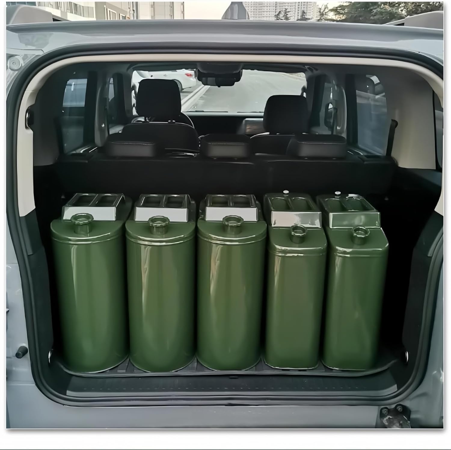ガソリン携行缶 10L 201ステンレス製 縦型ジェリ缶 フィルター内蔵給油ノズル・エア抜きバルブ・大口径注ぎ口・三本バー取っ手付き 溶接補強 キャップ付き オリーブグリーン 車載用 予備燃料容器 バイク ツーリング 船舶 発電機 農機具 草刈機 除雪機 キャンプ ガレージ 倉庫 屋外作業用 持ち運び フューエルタンク 給油用品 角型スクエアタイプ 保管用容器