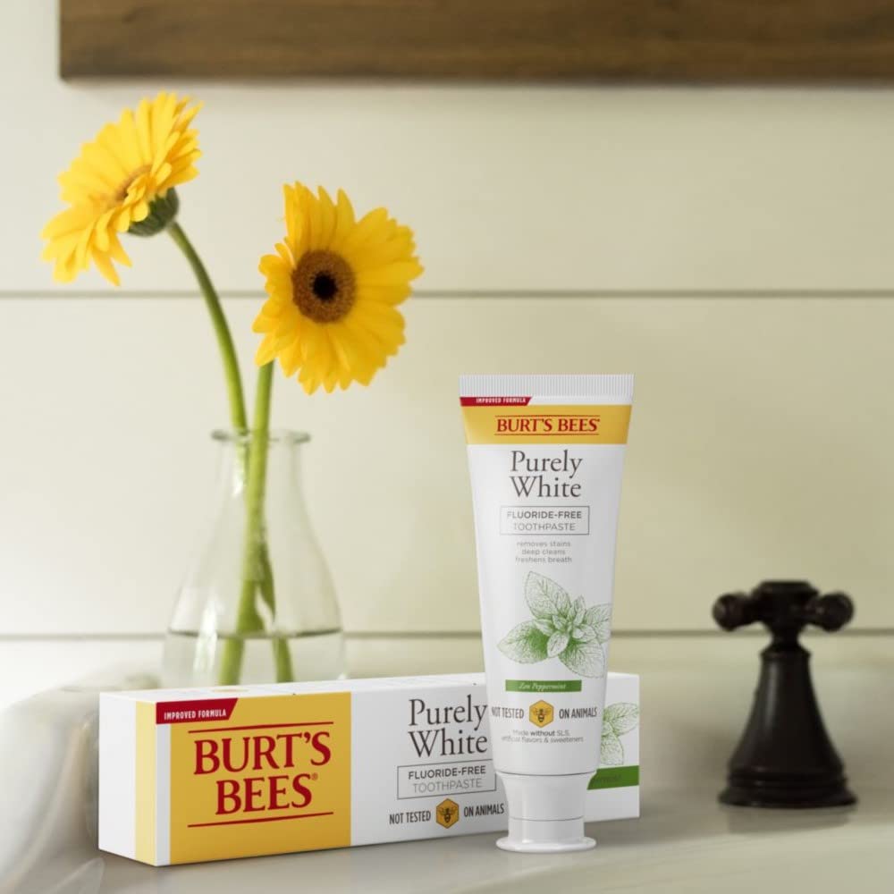 Burt's Bees Pasta de dientes, sabor natural, sin flúor, puramente blanca, menta zen, 4.7 onzas, paquete de 3