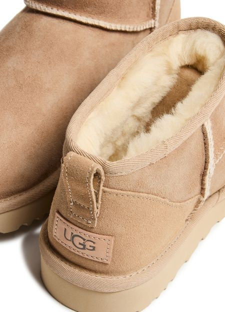 UGG Classic ウルトラ ミニ アンクルブーツ - Image 7