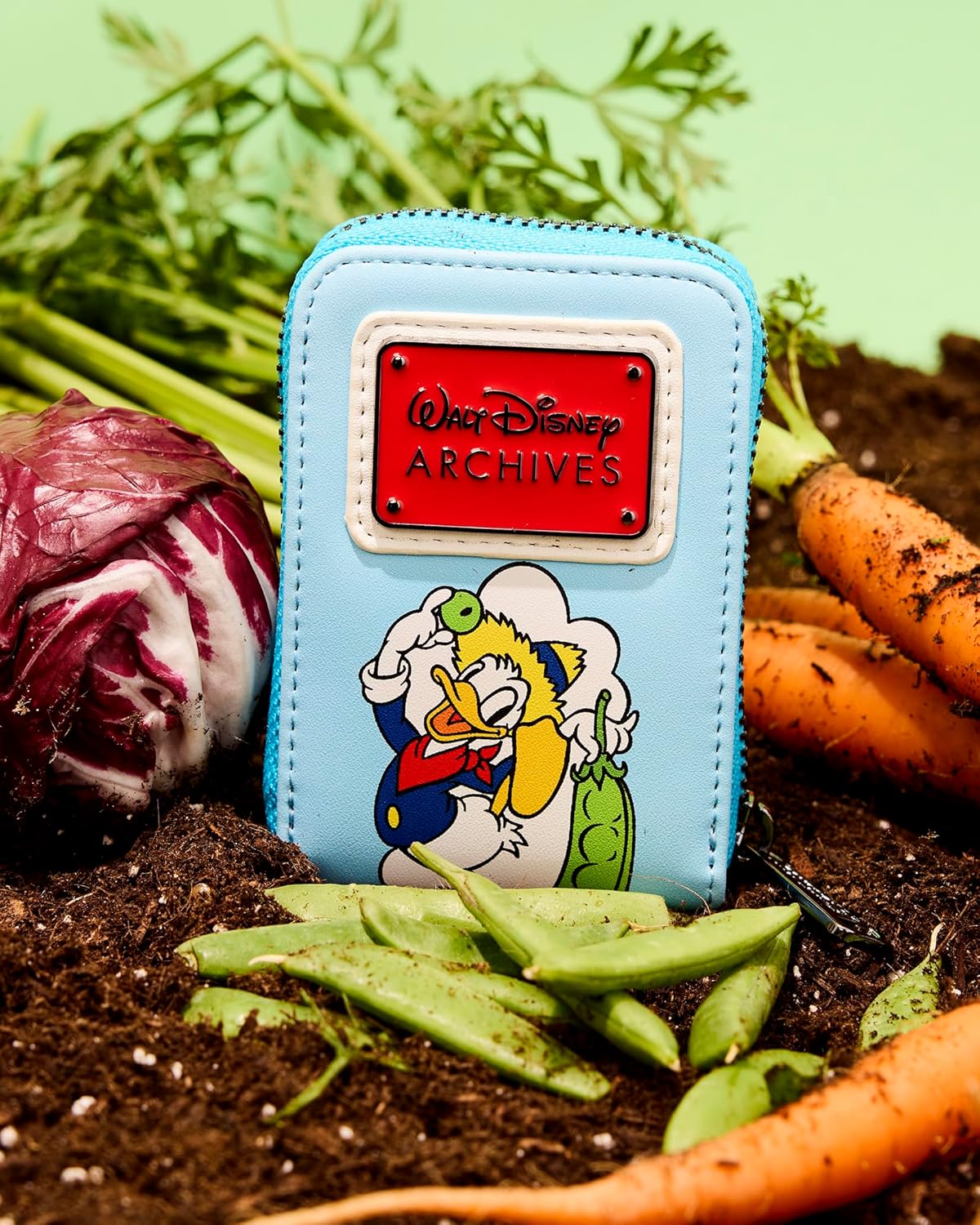 Loungefly Archivos de Disney: Billetera para el Día de la Tierra 'Walt Disney's Wonderful World of Gardening', exclusiva de Amazon
