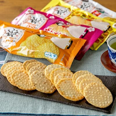 食べ比べ５種（サラダ味、梅こんぶ味、焼きとうもろこし味、坂田のラーメン風味、煮干し味）オランダせんべい