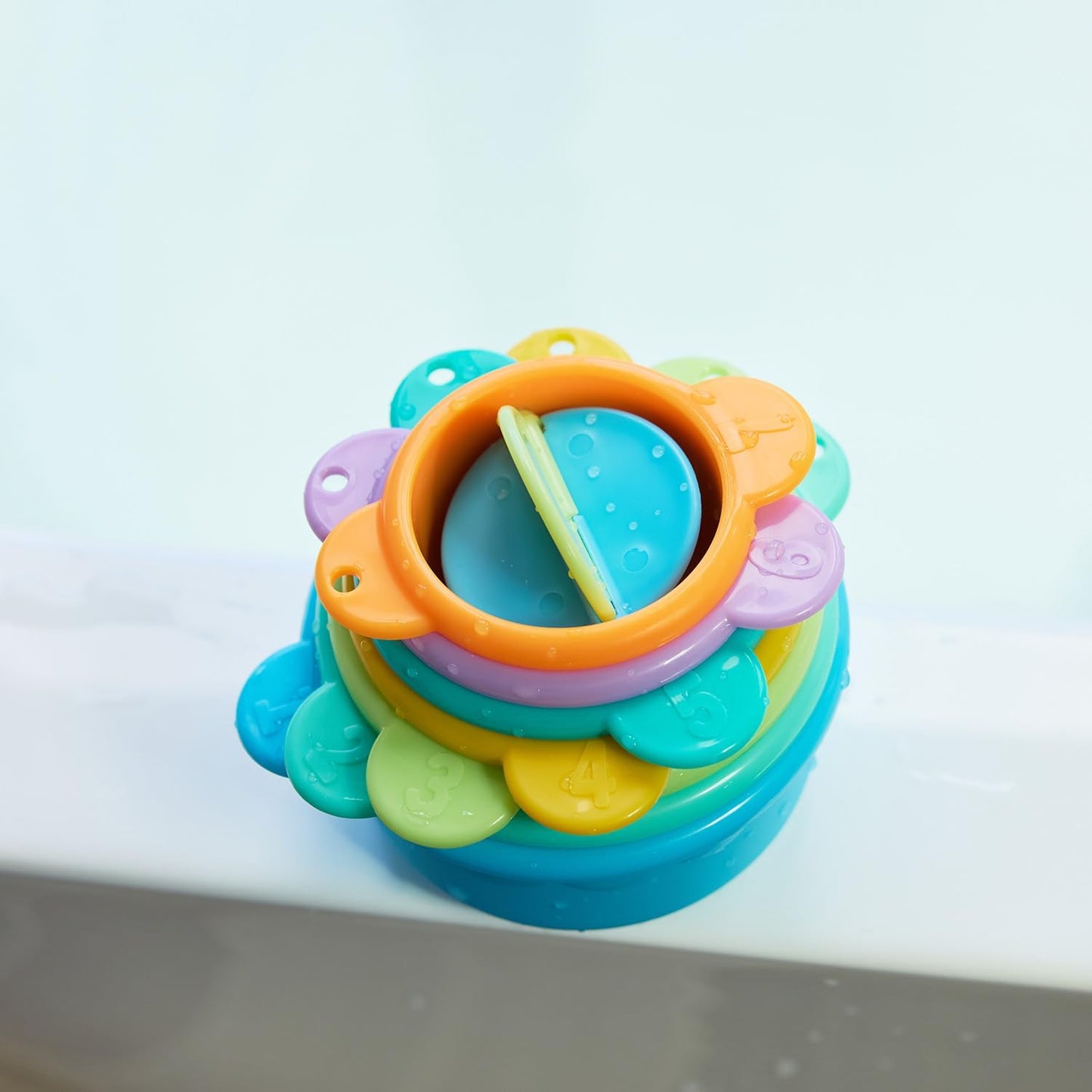 Munchkin Colorful Spill-Proof Bath Pool Cup TYMU41686