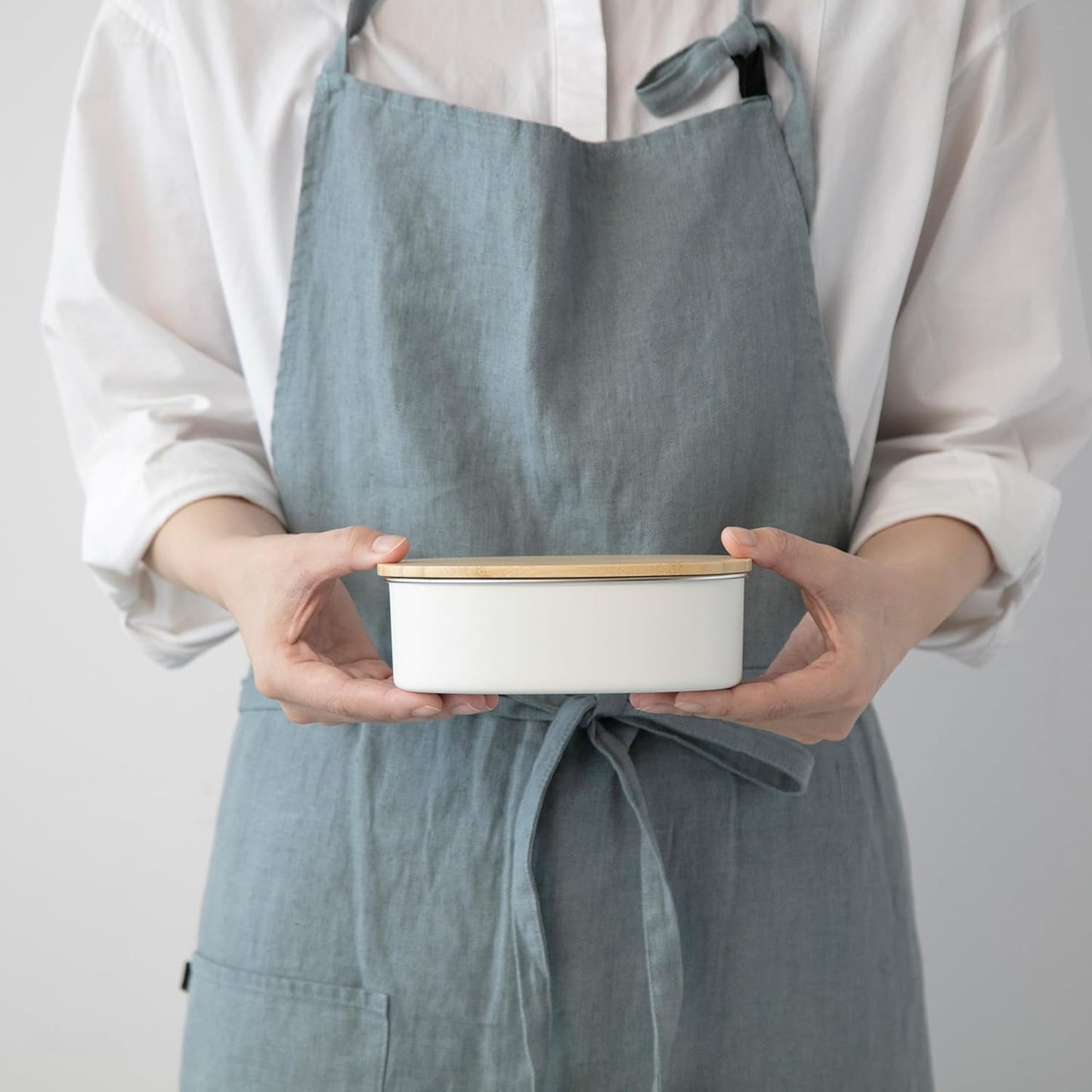 Nonoji Stainless Steel Lunch Box Oval, Microwave and Dishwasher Safe, Stylish and Simple Bento Box with Natural Wooden Lid, White