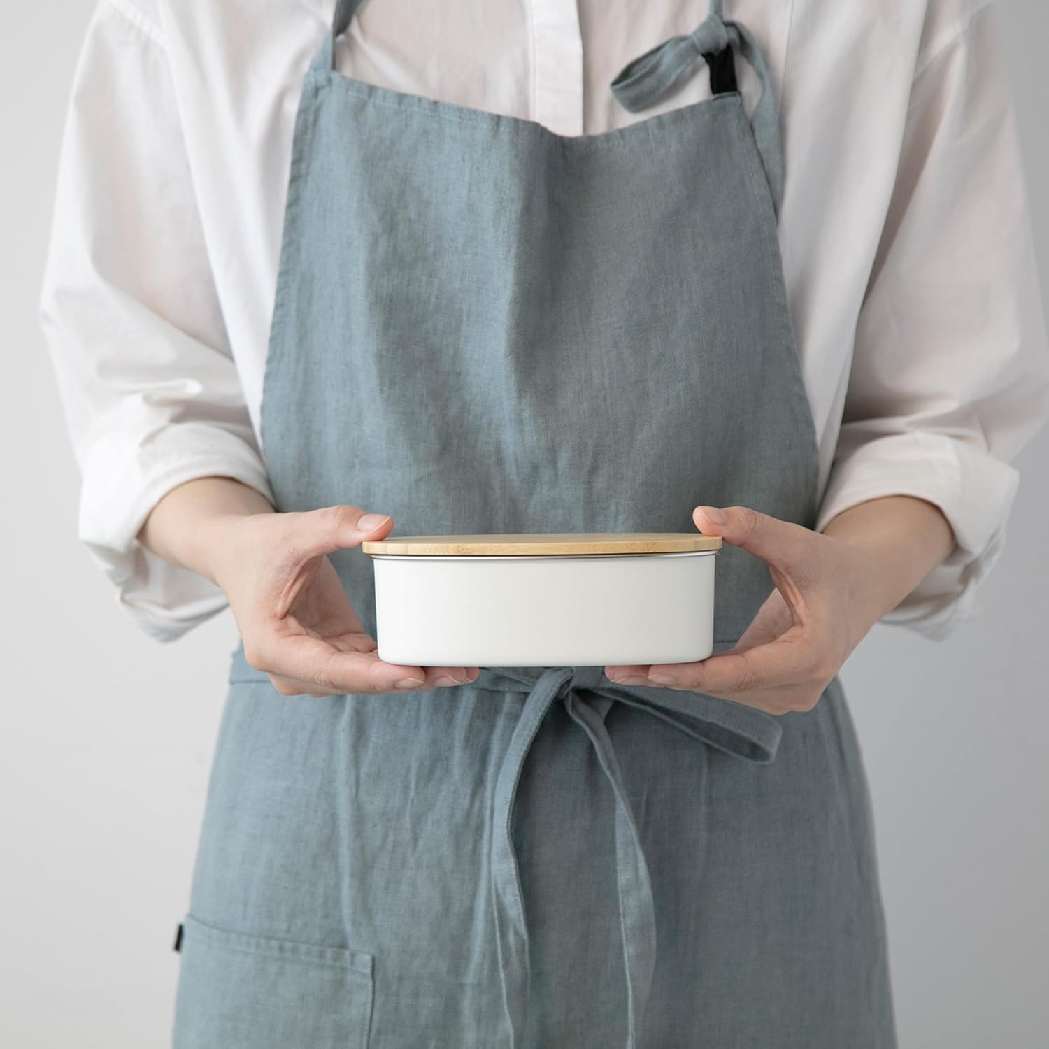 Nonoji Stainless Steel Lunch Box Oval, Microwave and Dishwasher Safe, Stylish and Simple Bento Box with Natural Wooden Lid, White