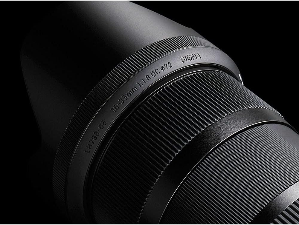 SIGMA Standard Zoom Lens 0.71–1.4 inches (18–35 mm) F1.8 DC HSM APS-C Only