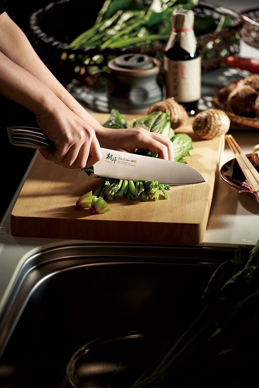 Shimomura Industries MFL-101 Muratou Fit-Line Santoku Knife, 6.5 inches (165 mm), Molybdenum Vanadium Steel, Dishwasher Safe, Made in Niigata Tsubamesanjo