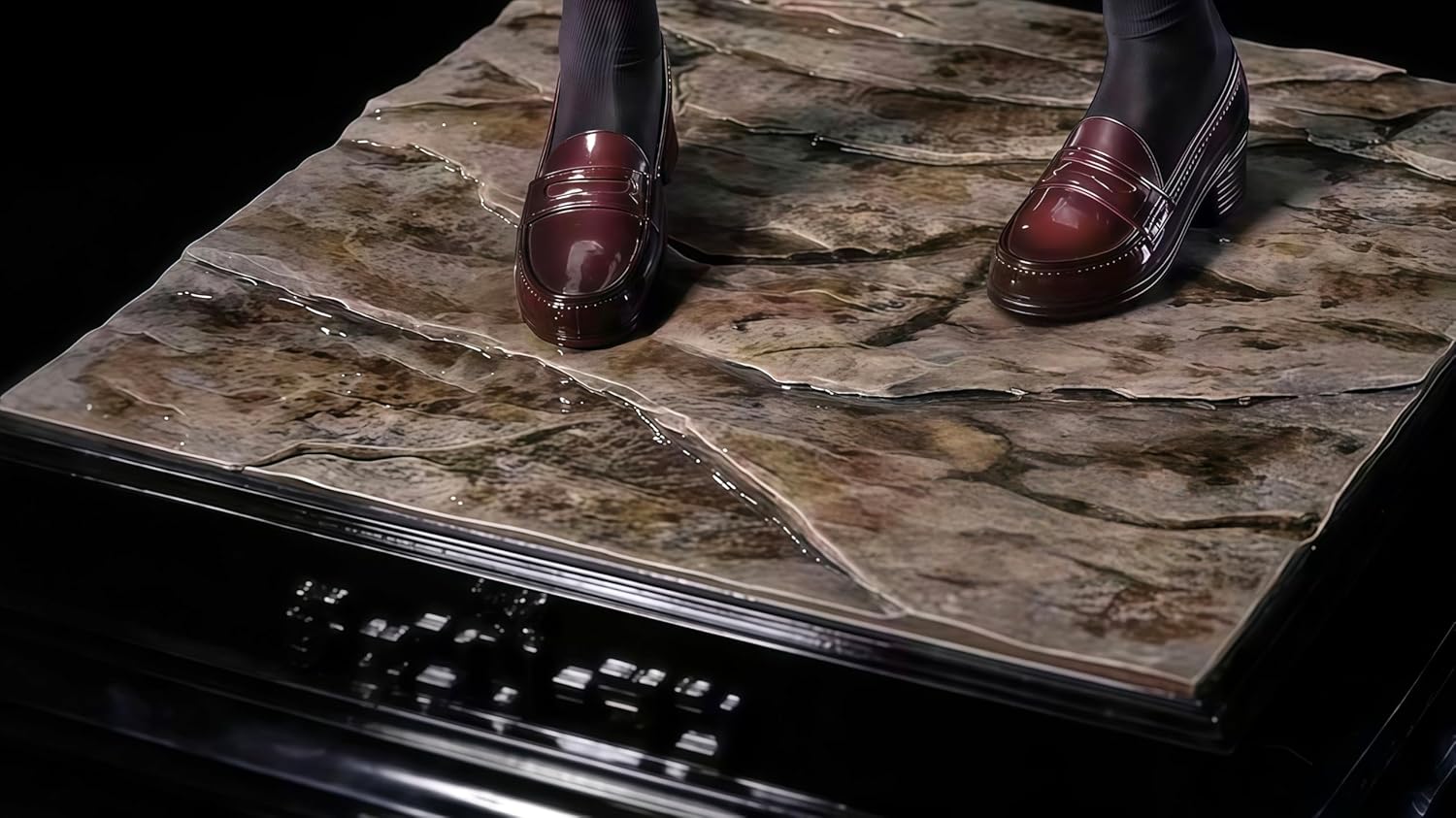 Chainsoman Lesee, 1/6 Scale, 11.0 inches (28 cm), Masterpiece, Collector's Figure, ABS & PVC, Pre-painted and Assembled Product, Stockings, Removable