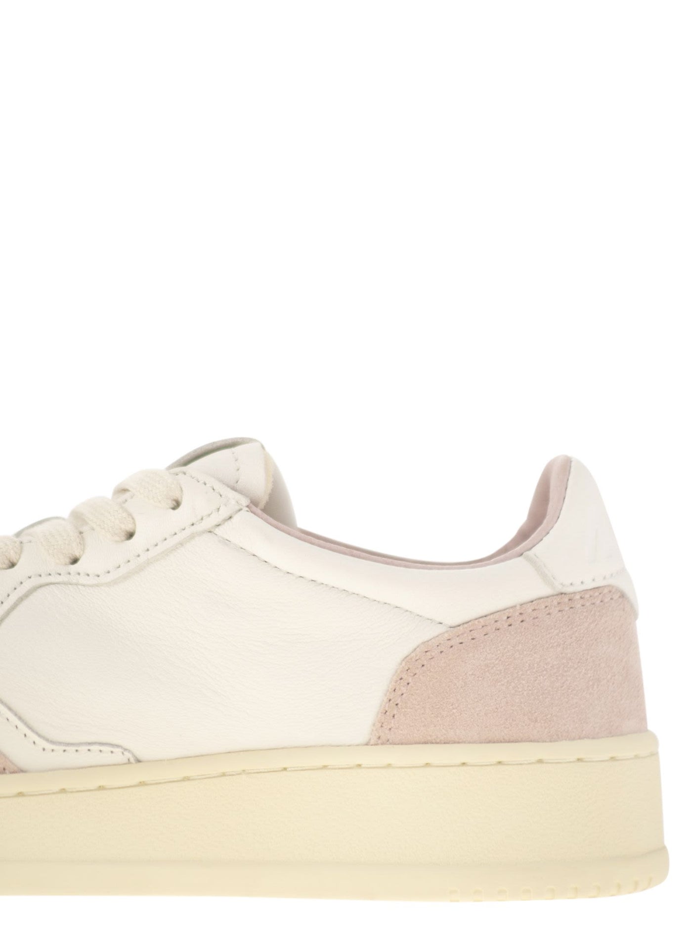 Autry Medalist Low White LeatherとSuede Sneakers In Powder - Image 7
