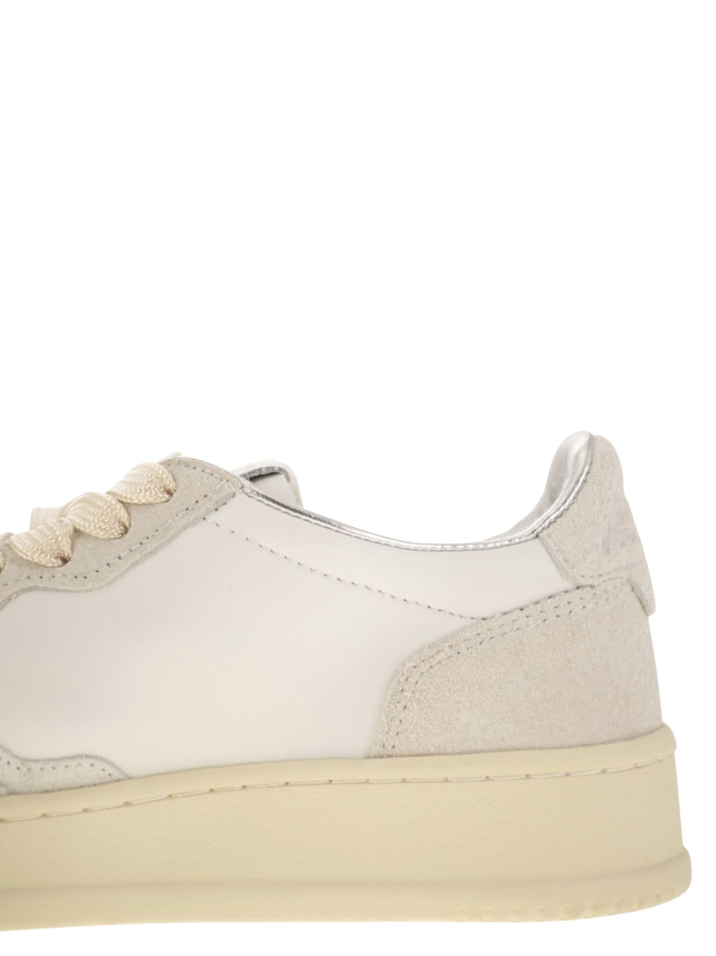 2つのトーングリッターを備えたAutry Medalist Low Sneakers - Image 7