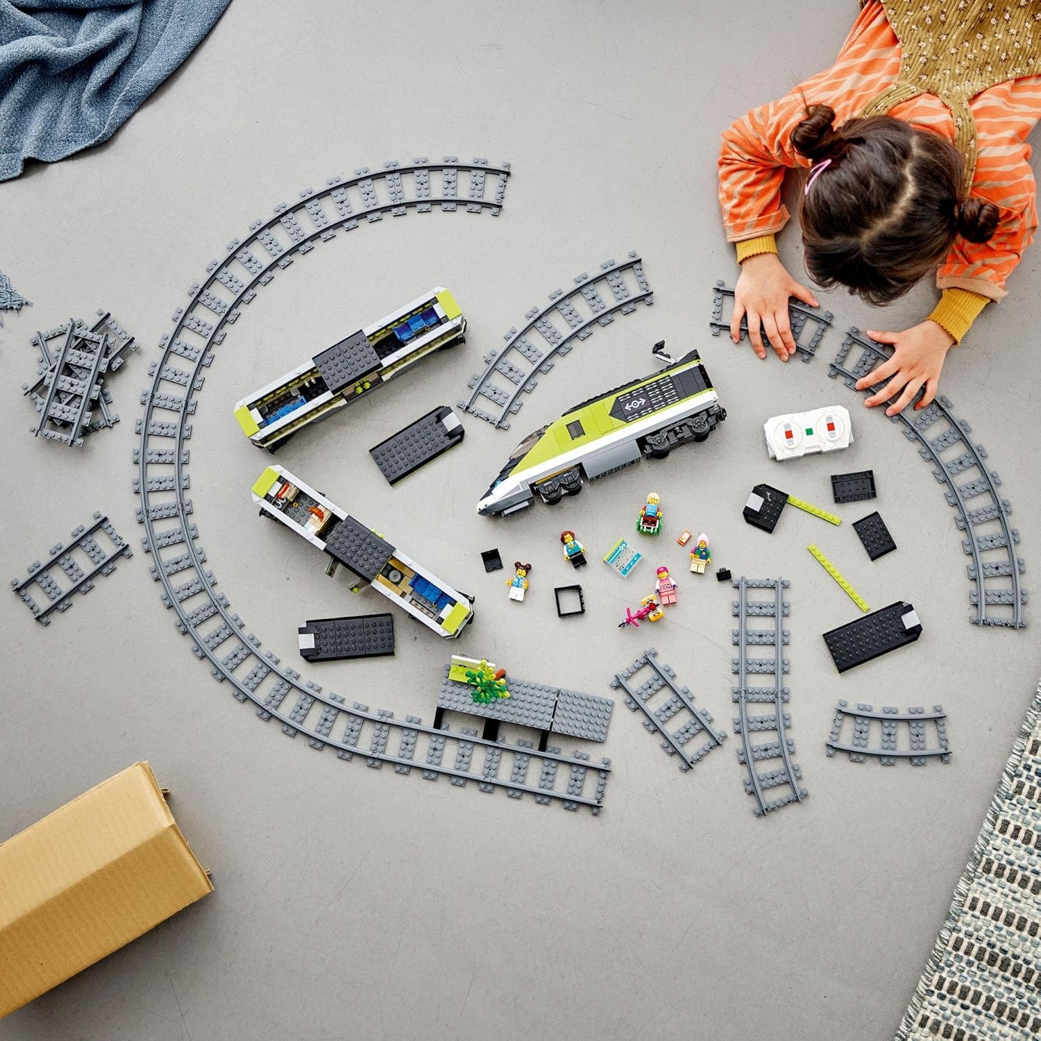 LEGO City City Express Toy Blocks, Present, Building Blocks, For Boys and Girls, Children, 7, 8, 9 Years Old, Elementary School, Town Building, Train, Vehicles 60337