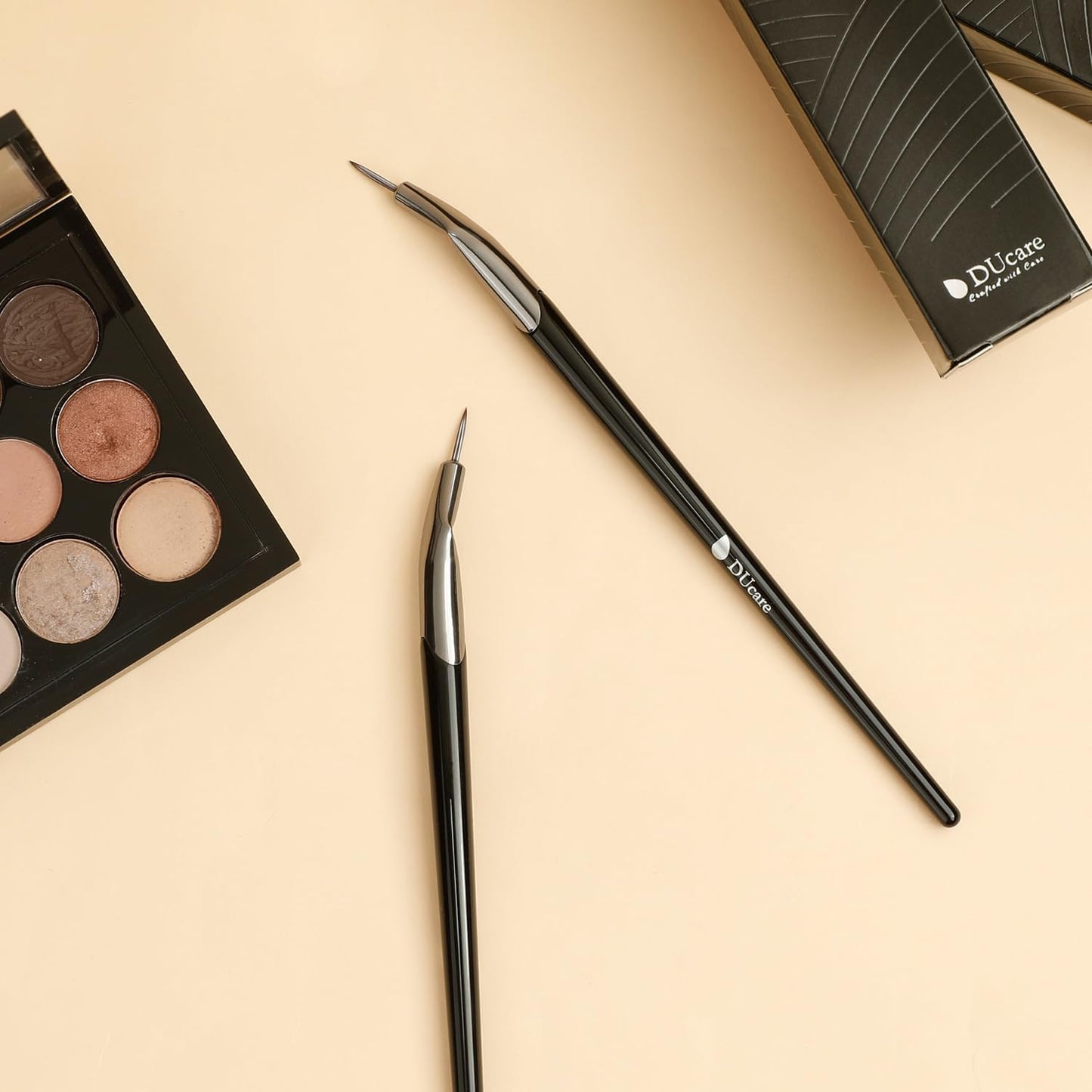 DUcare V04 Eyeliner Brush, Makeup Brush with Ultra-Fine Tip, Angled Design for Precision, Soft and Gentle on Skin, Easy to Use, 0.03mm Ultra-Fine Synthetic Fibers, Strong and Firm