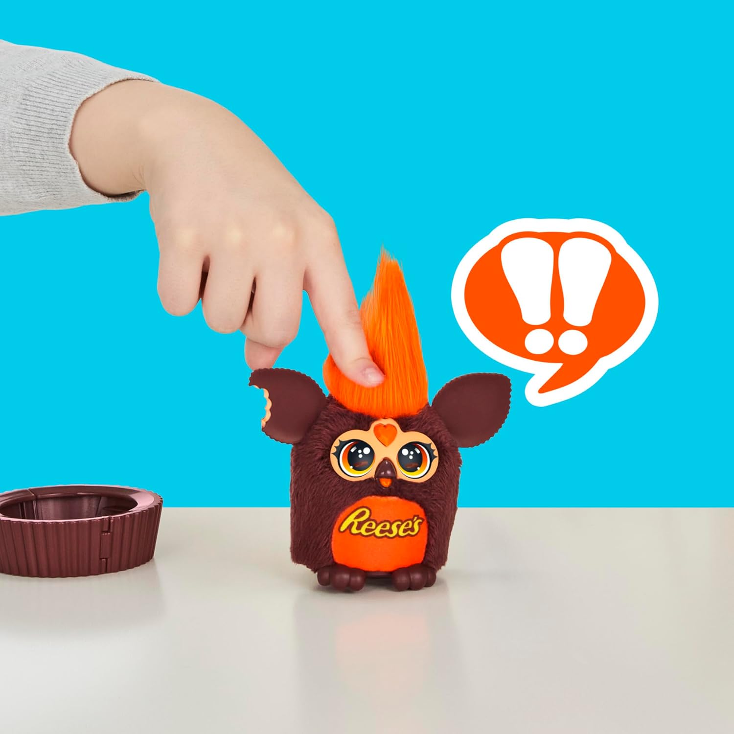 FURBY Furblets REESE'S - Taza de mantequilla de maní pequeña de felpa electrónica de 3 pulgadas, juguetes de caramelo para niños de 6 años en adelante