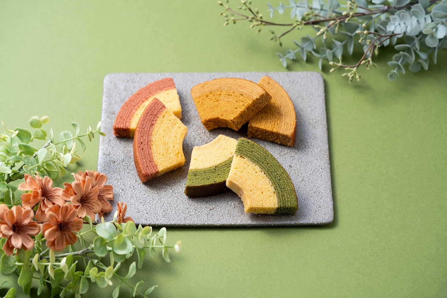 Present Baumkuchen Gift Established in 1819, Tokyo Shinjuku Representative Sweet Flower Garden Baumkuchen Tokyo Hanaman Baum Combination Set of 8
