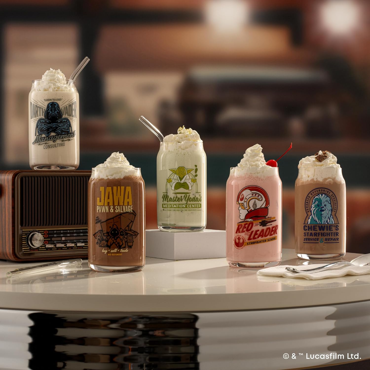 JoyJolt Star Wars Colección Retro Vintage 16.9 oz Vasos de Vidrio - Con Darth Vader, R2D2, Yoda, Chewbacca, Red Leader, Jawa - Vajilla de la Trilogía Original, Juego de 6 con Popotes de Vidrio