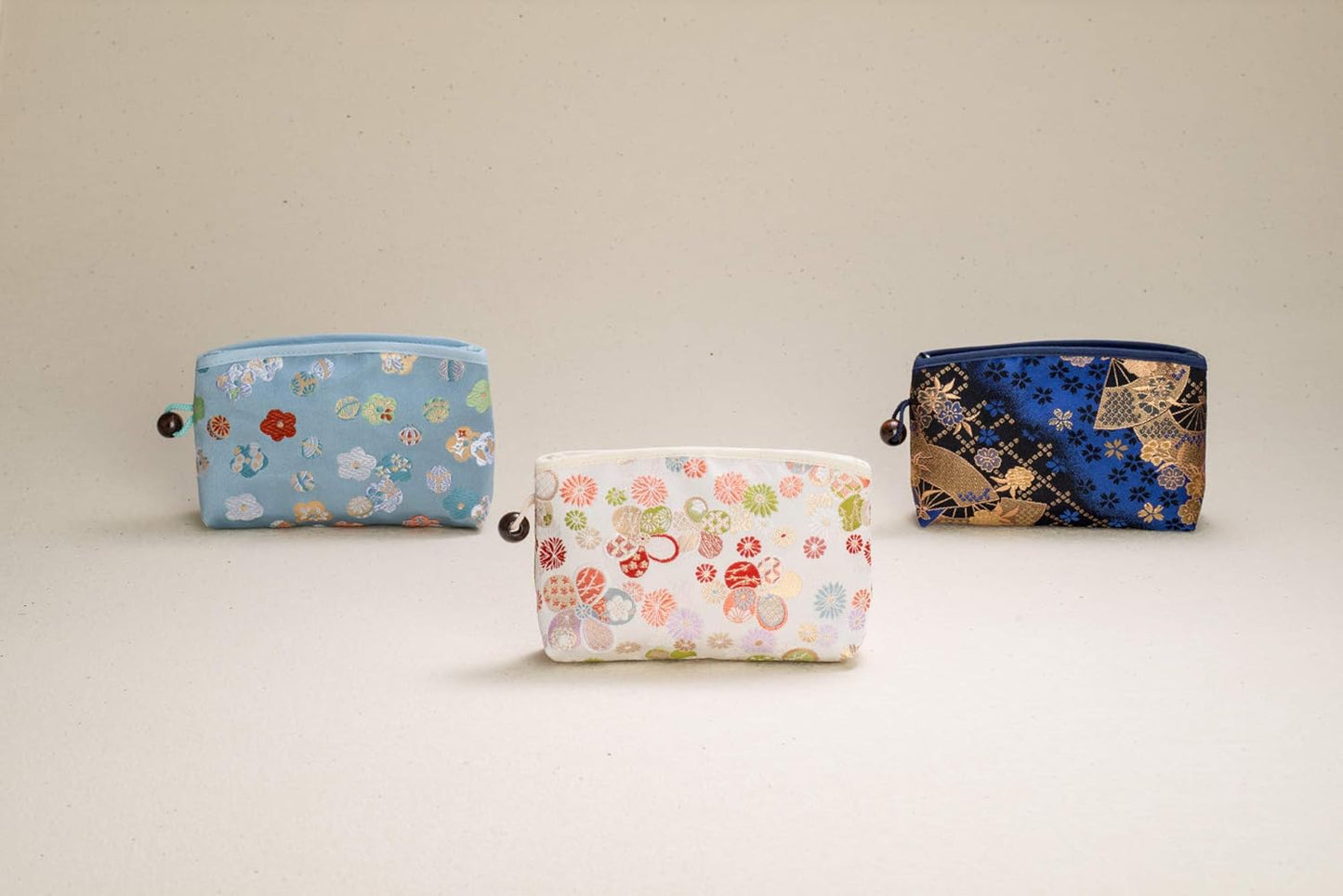 Kyoto Geimidou Nishijin Textile High-grade Gold Brocade Cosmetic Pouch, Japanese Pattern, Made in Japan, white