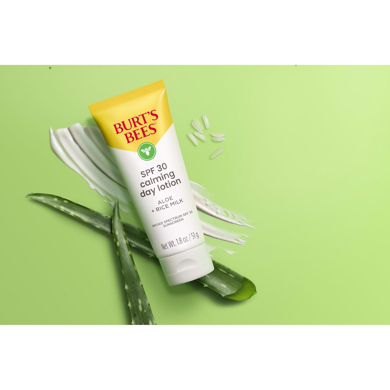 Burt's Bees Loción facial calmante SPF 30 con aloe y leche de arroz para pieles sensibles, la loción facial de protección solar alivia el enrojecimiento y la irritación, cuidado de la piel de origen natural del 99.4 %, tubo de 1.8 onzas