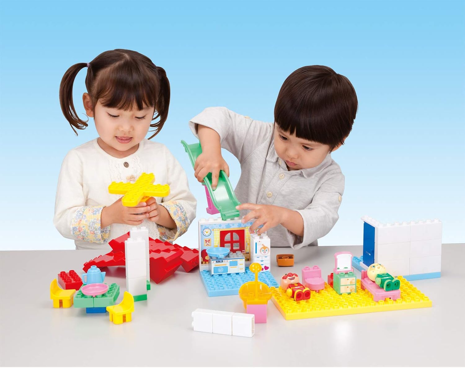 Bandai BlockLabo BlockLabo Anpanman Slide and Bakery House Block Bucket Recommended Age: 3 years and up
